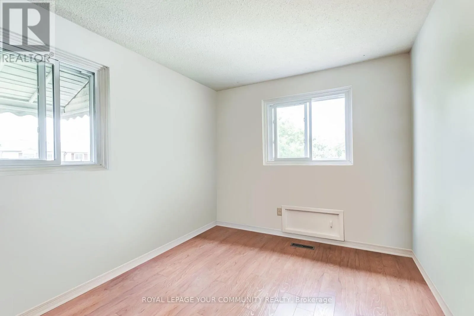 17 TRURO CRESCENT