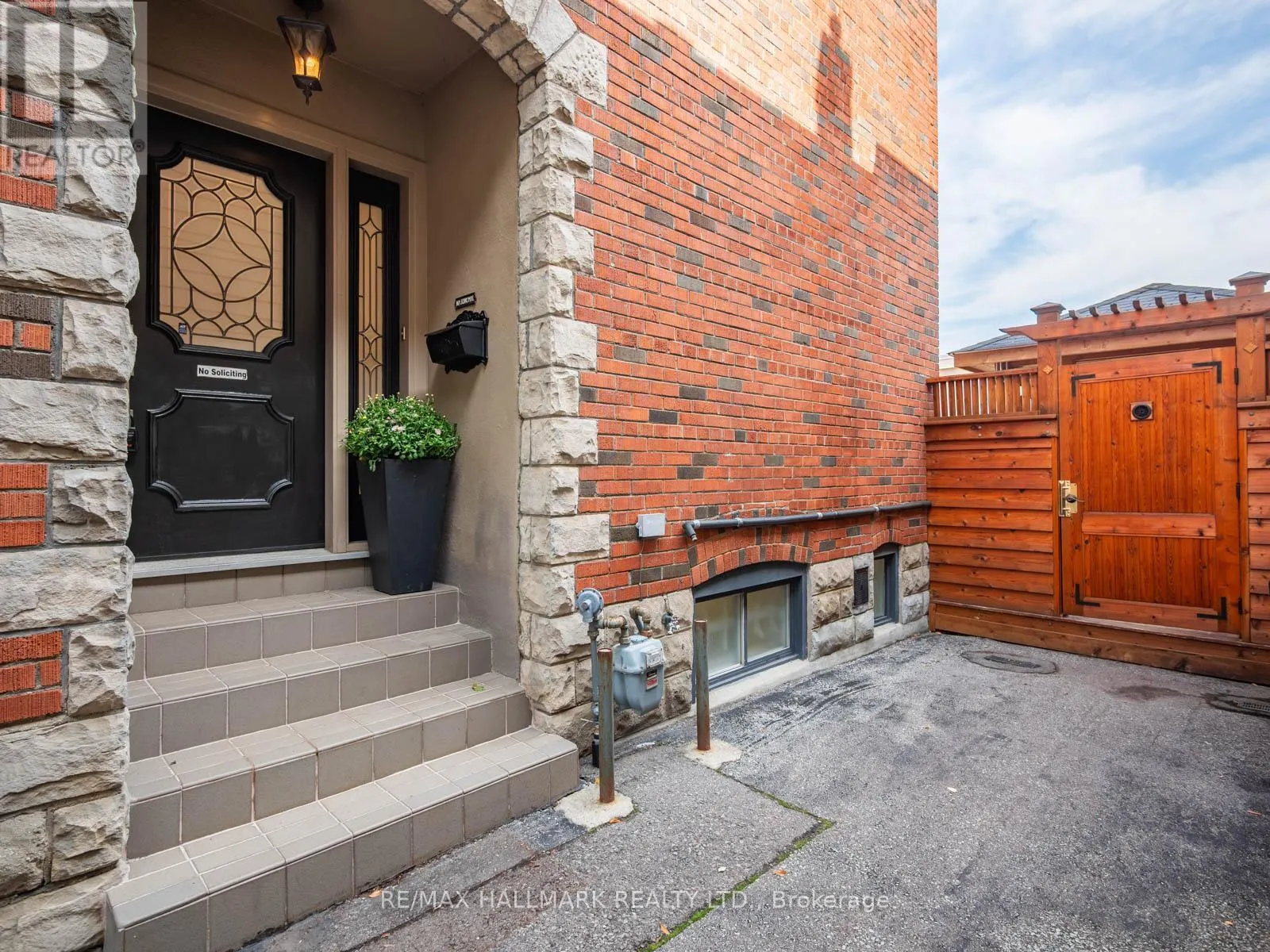 839 CARLAW AVENUE