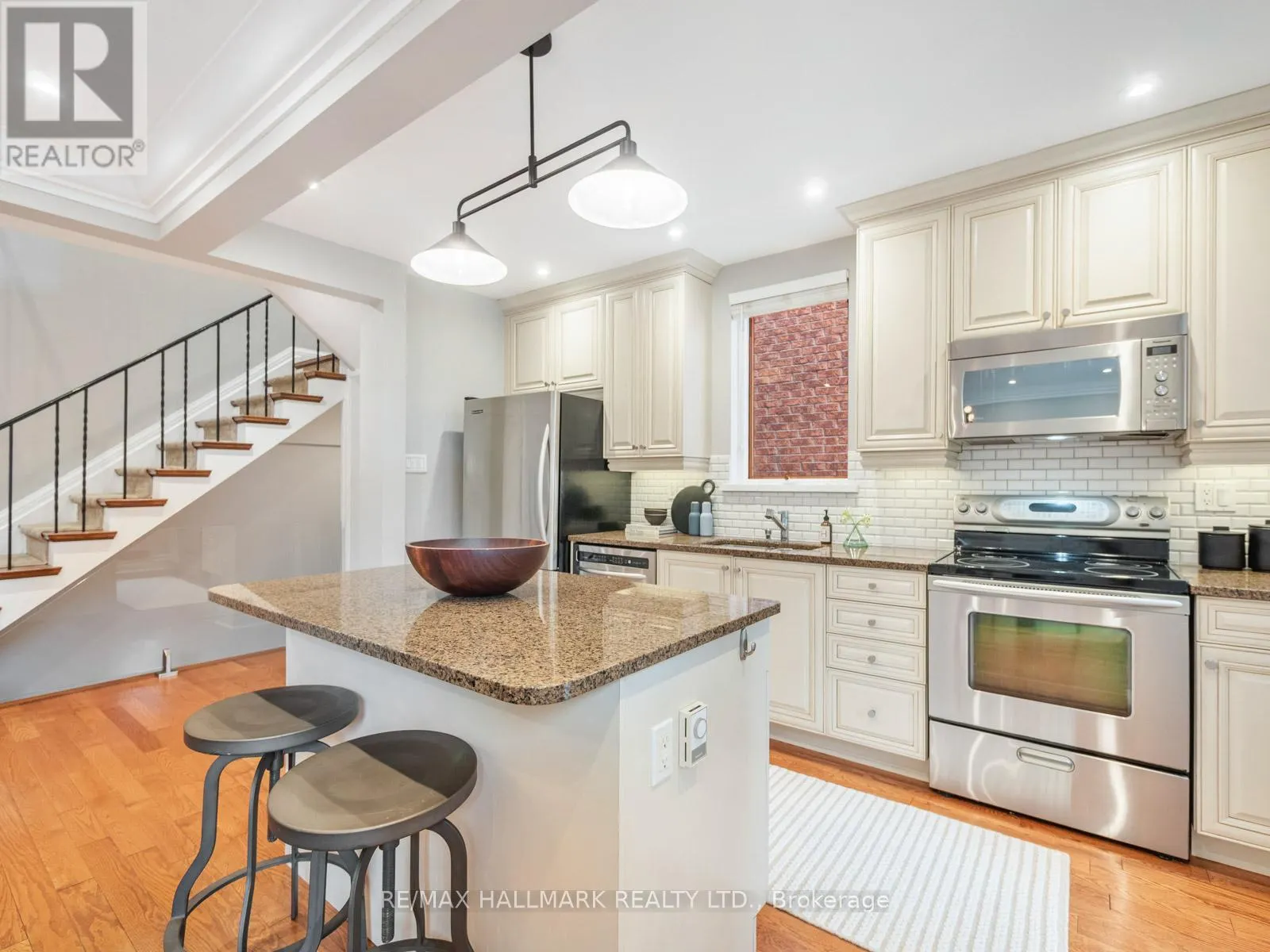 839 CARLAW AVENUE
