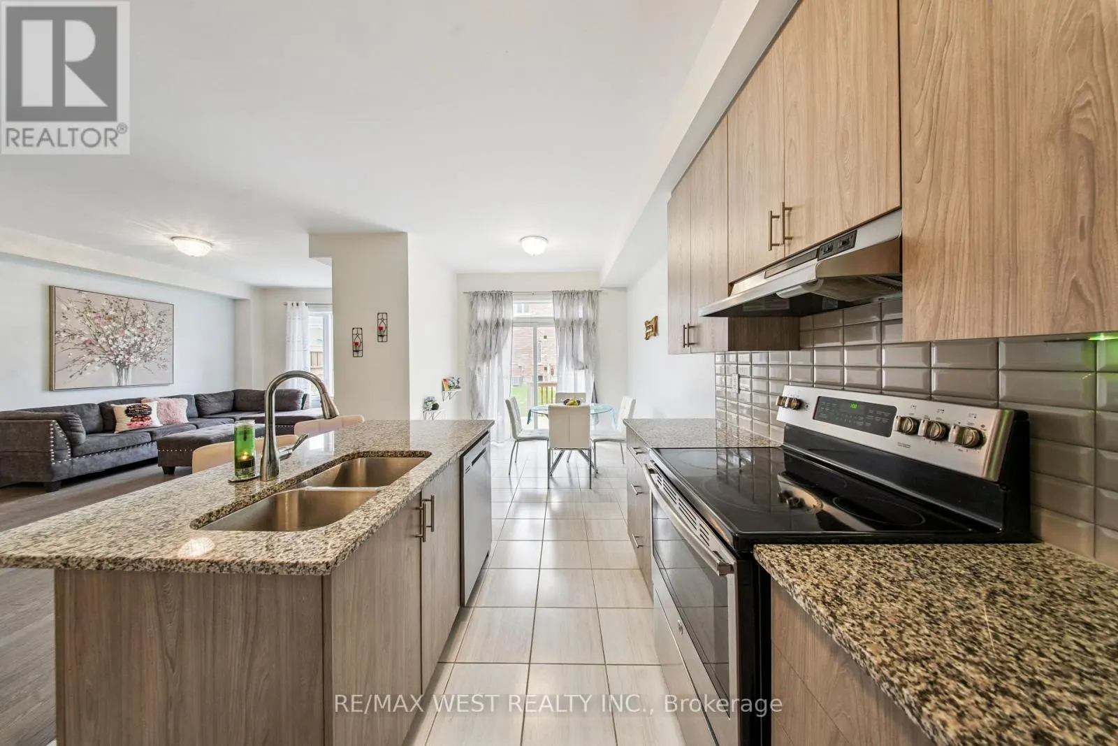 4 HICKLING LANE