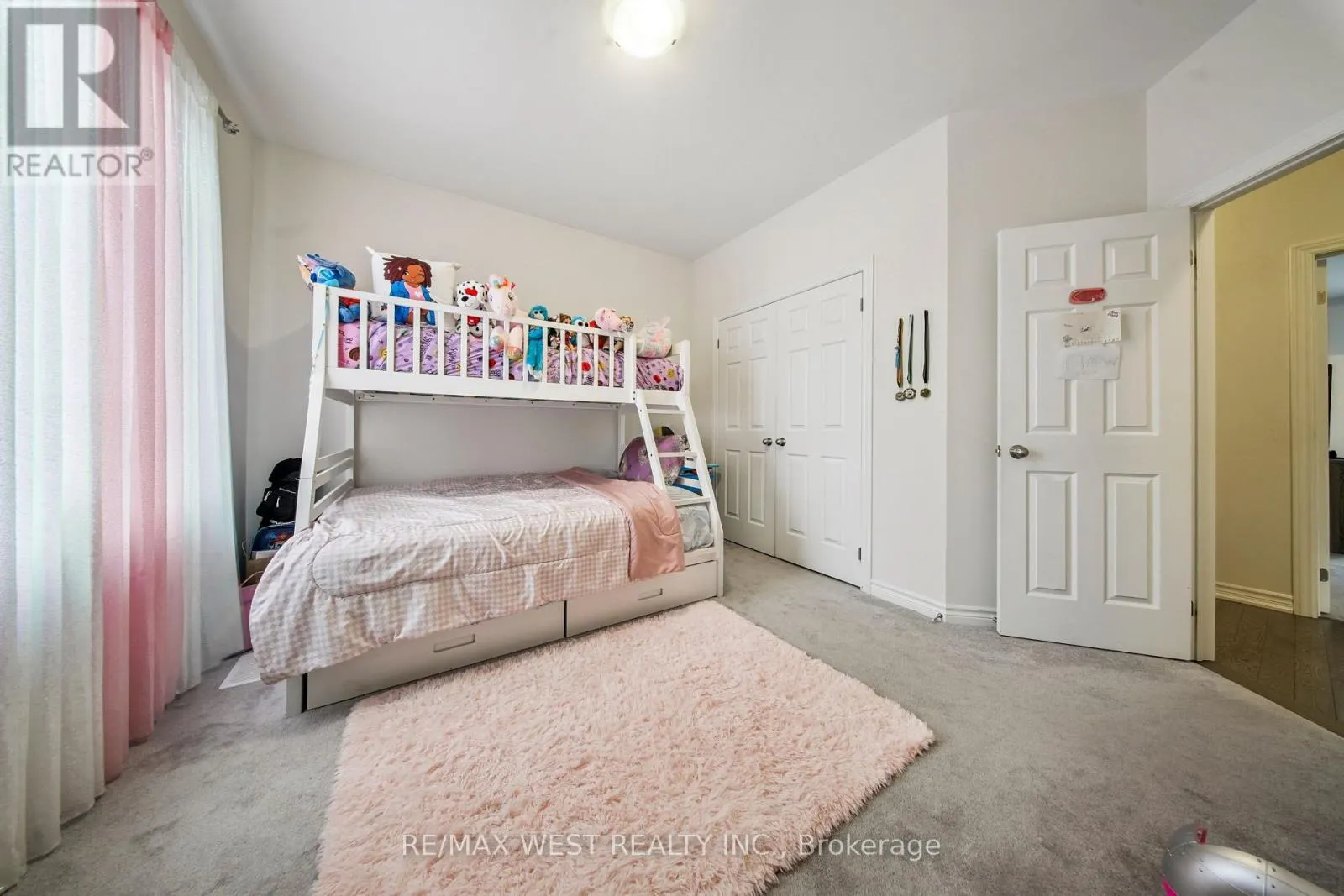 4 HICKLING LANE