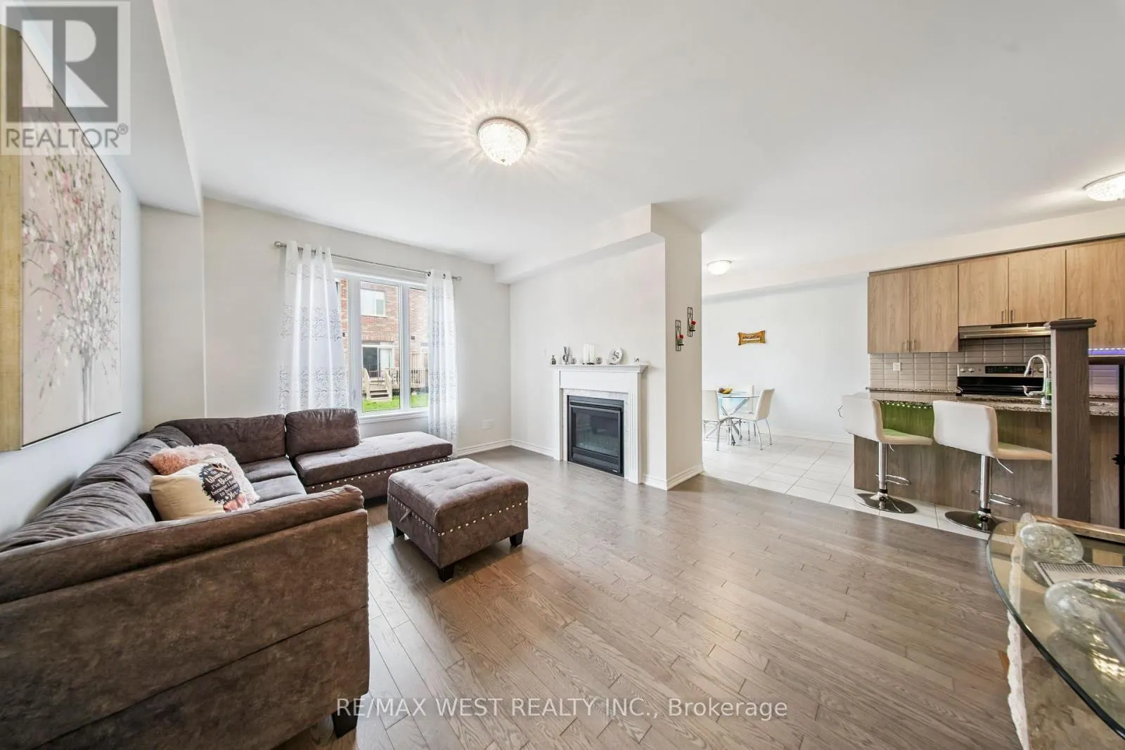 4 HICKLING LANE