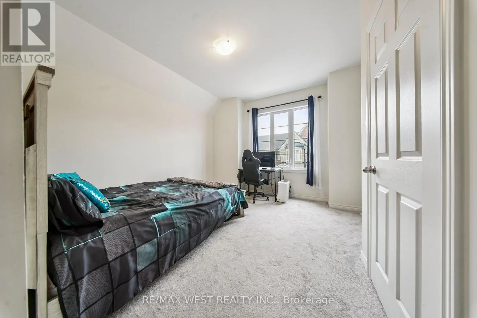 4 HICKLING LANE