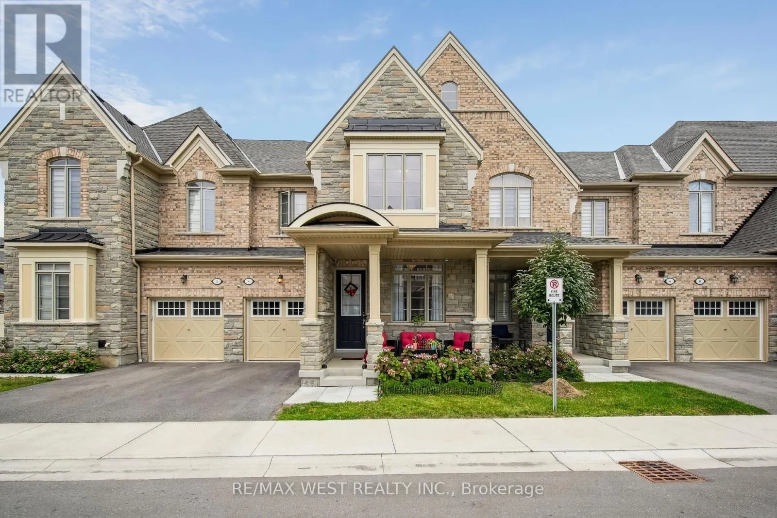 4 HICKLING LANE