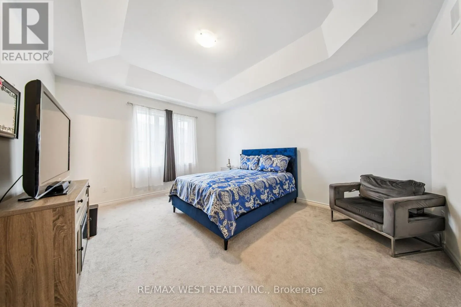 4 HICKLING LANE