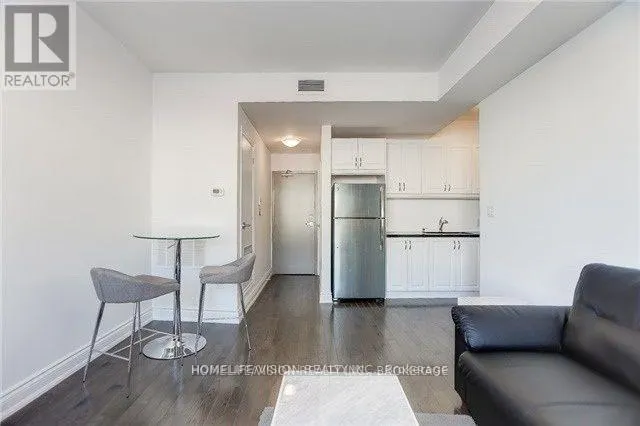 302 - 683 DANFORTH AVENUE