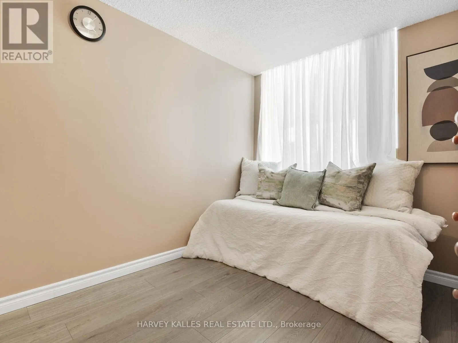 211 - 2550 LAWRENCE AVENUE E