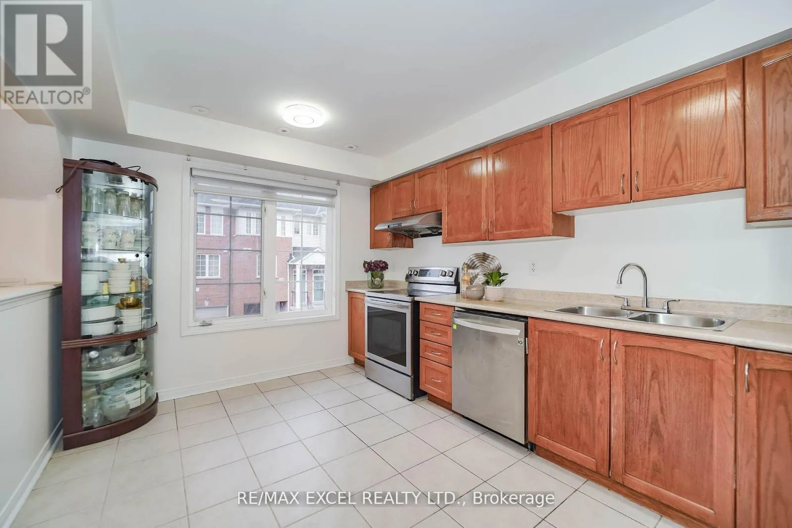4 - 2784 EGLINTON AVENUE E