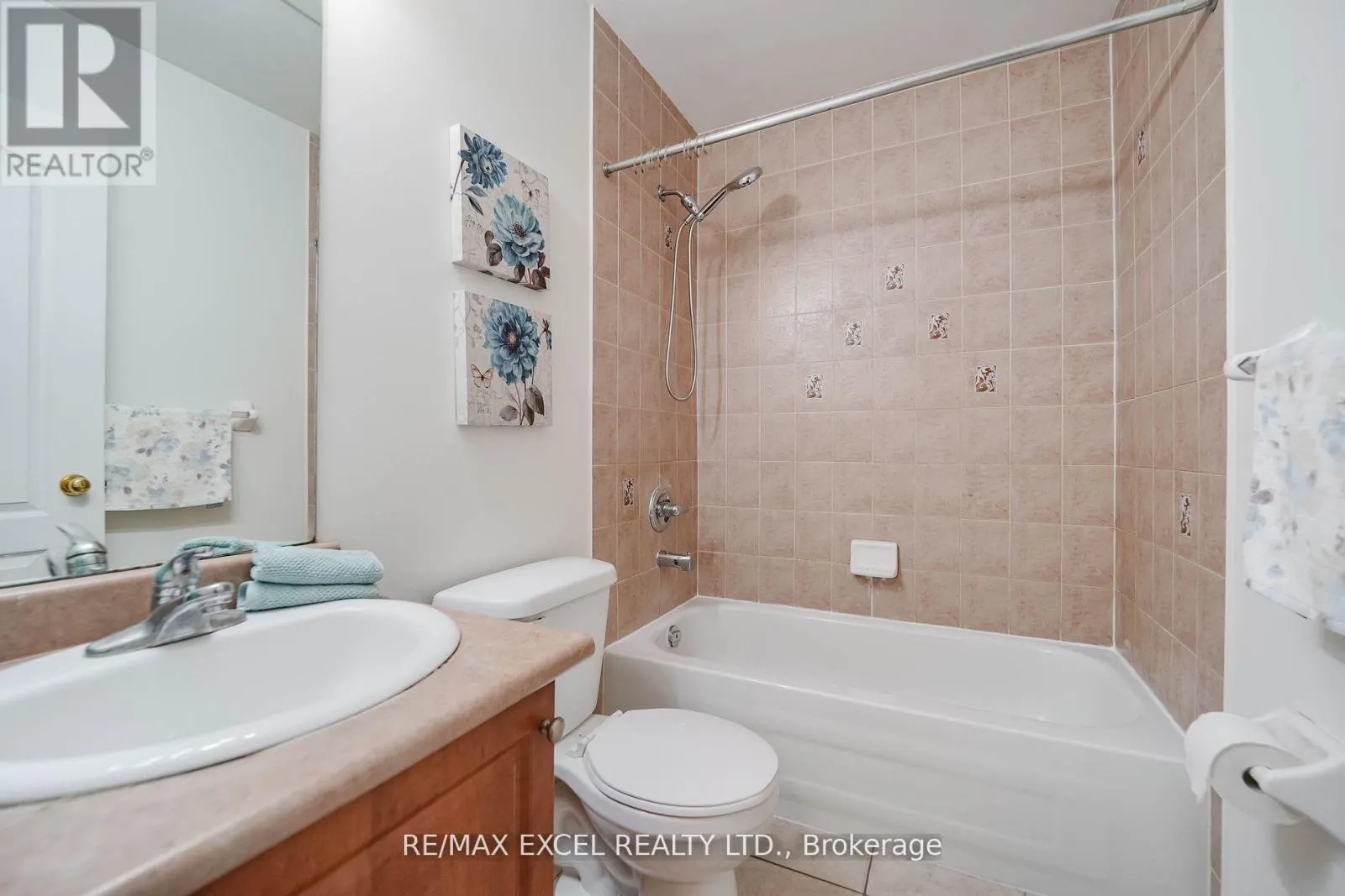 4 - 2784 EGLINTON AVENUE E