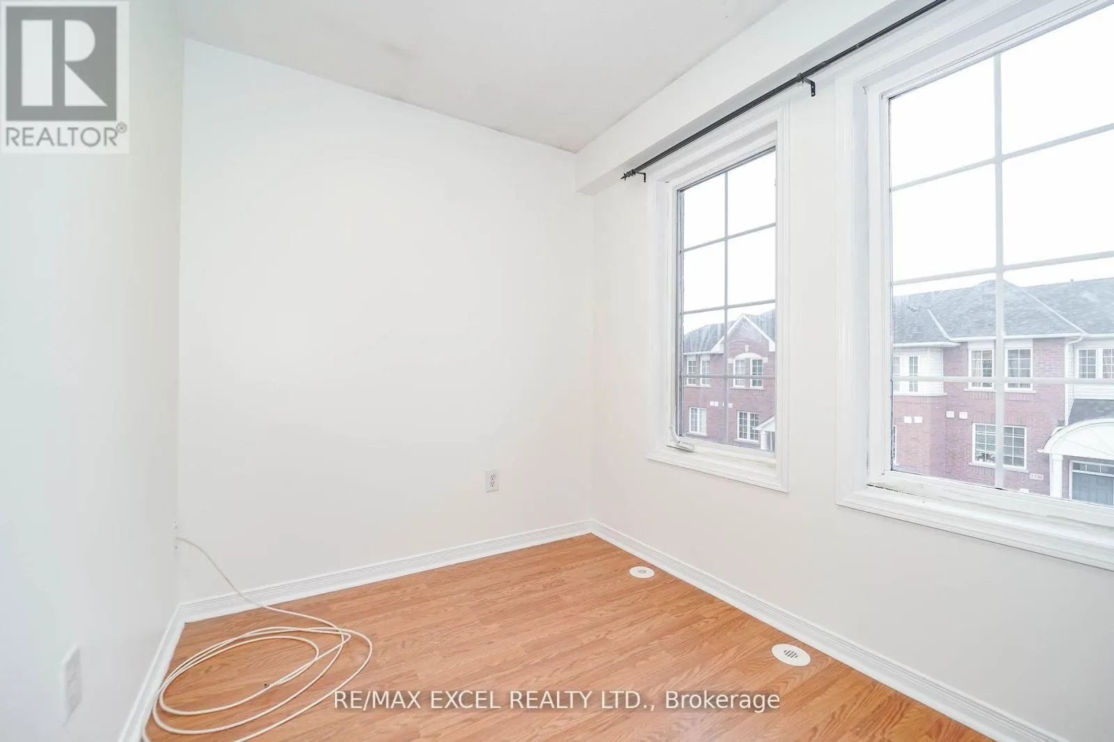 4 - 2784 EGLINTON AVENUE E