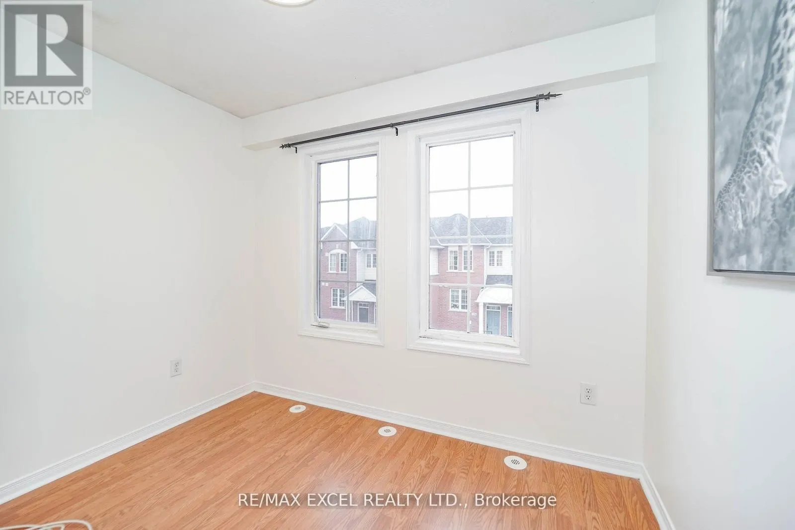 4 - 2784 EGLINTON AVENUE E