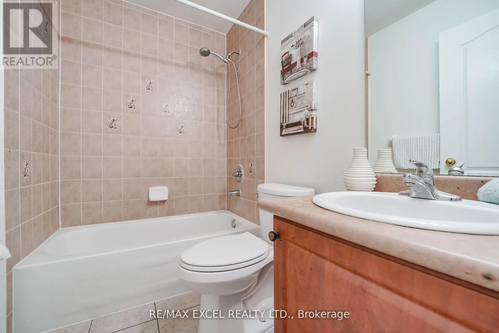 4 - 2784 EGLINTON AVENUE E