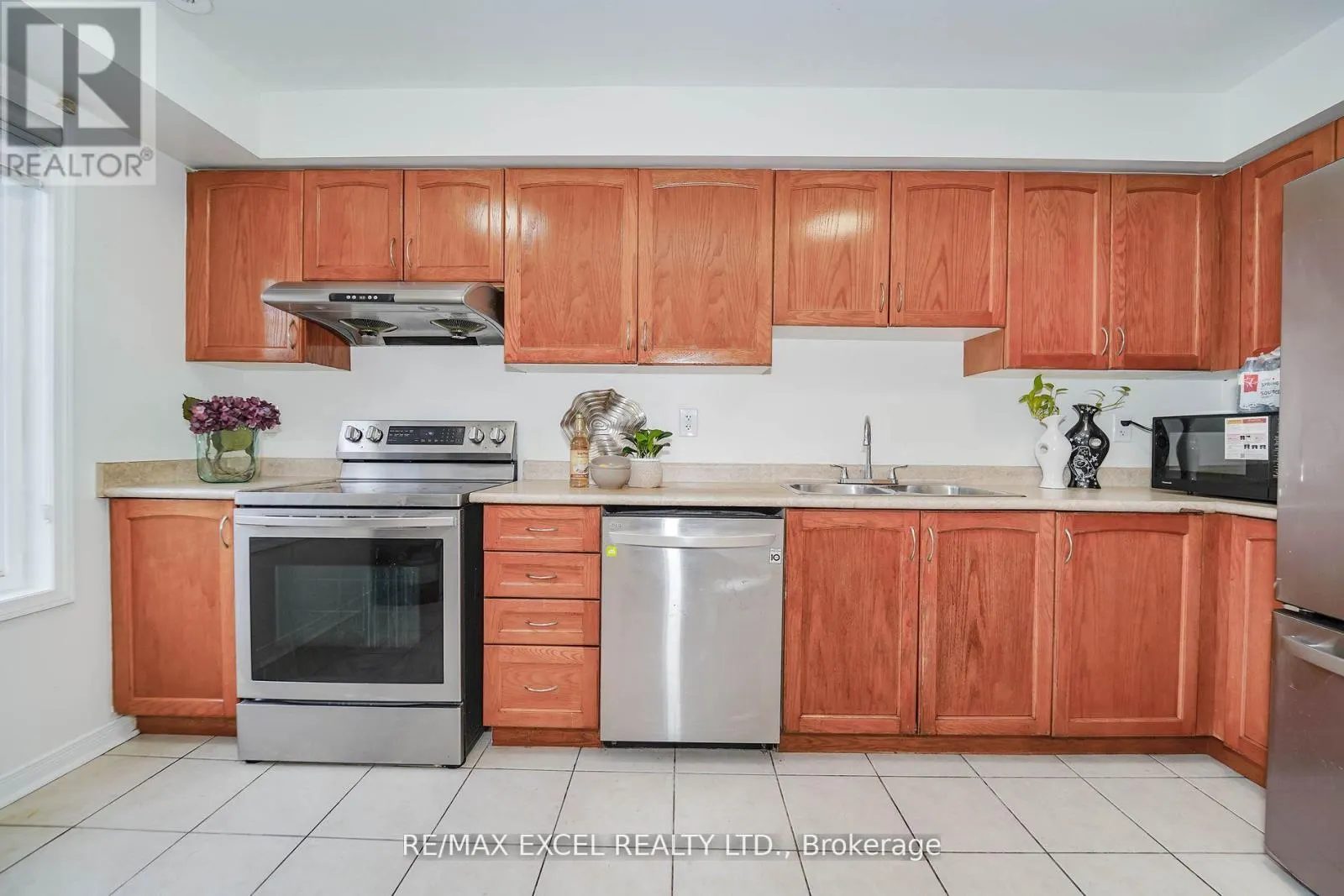 4 - 2784 EGLINTON AVENUE E
