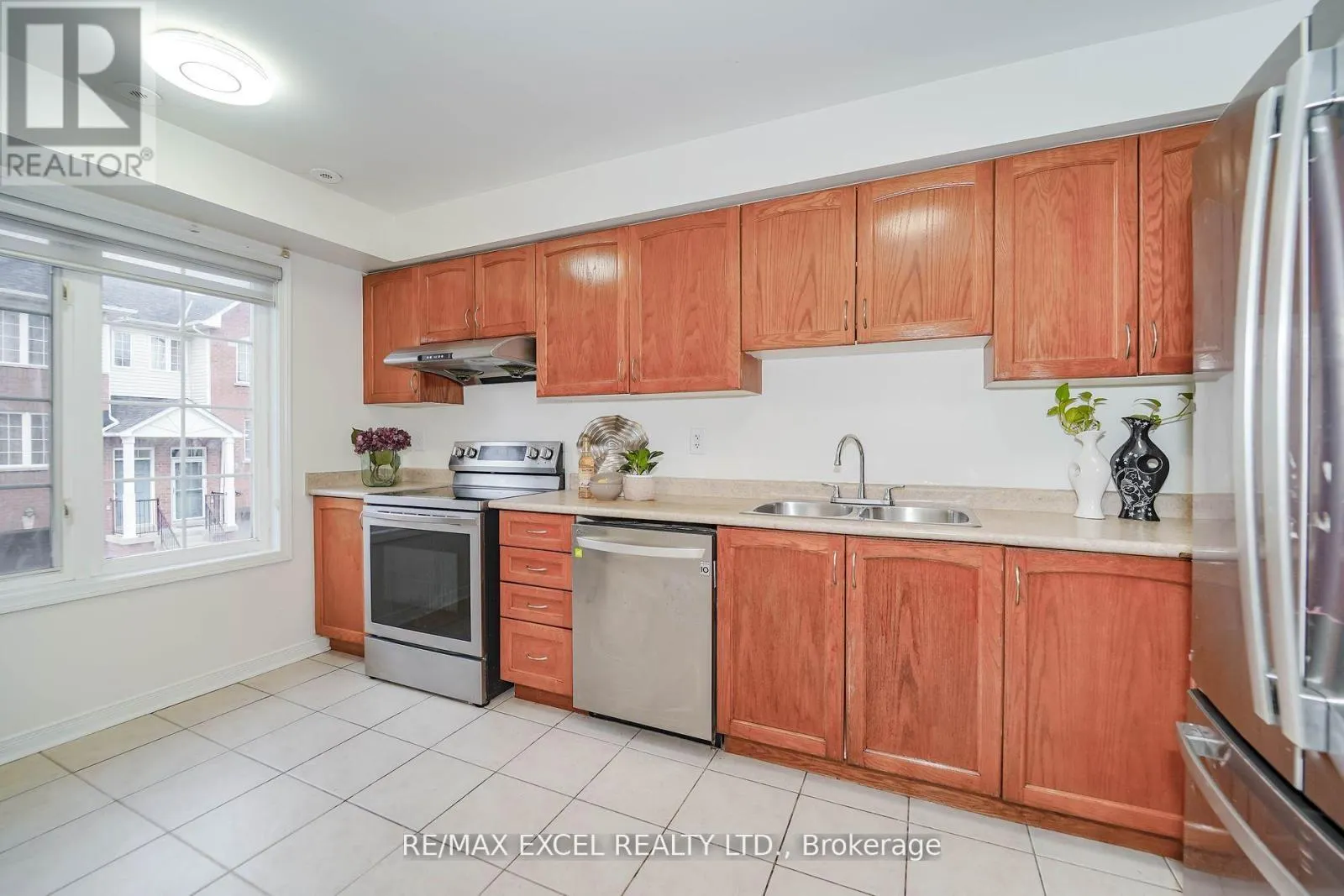 4 - 2784 EGLINTON AVENUE E