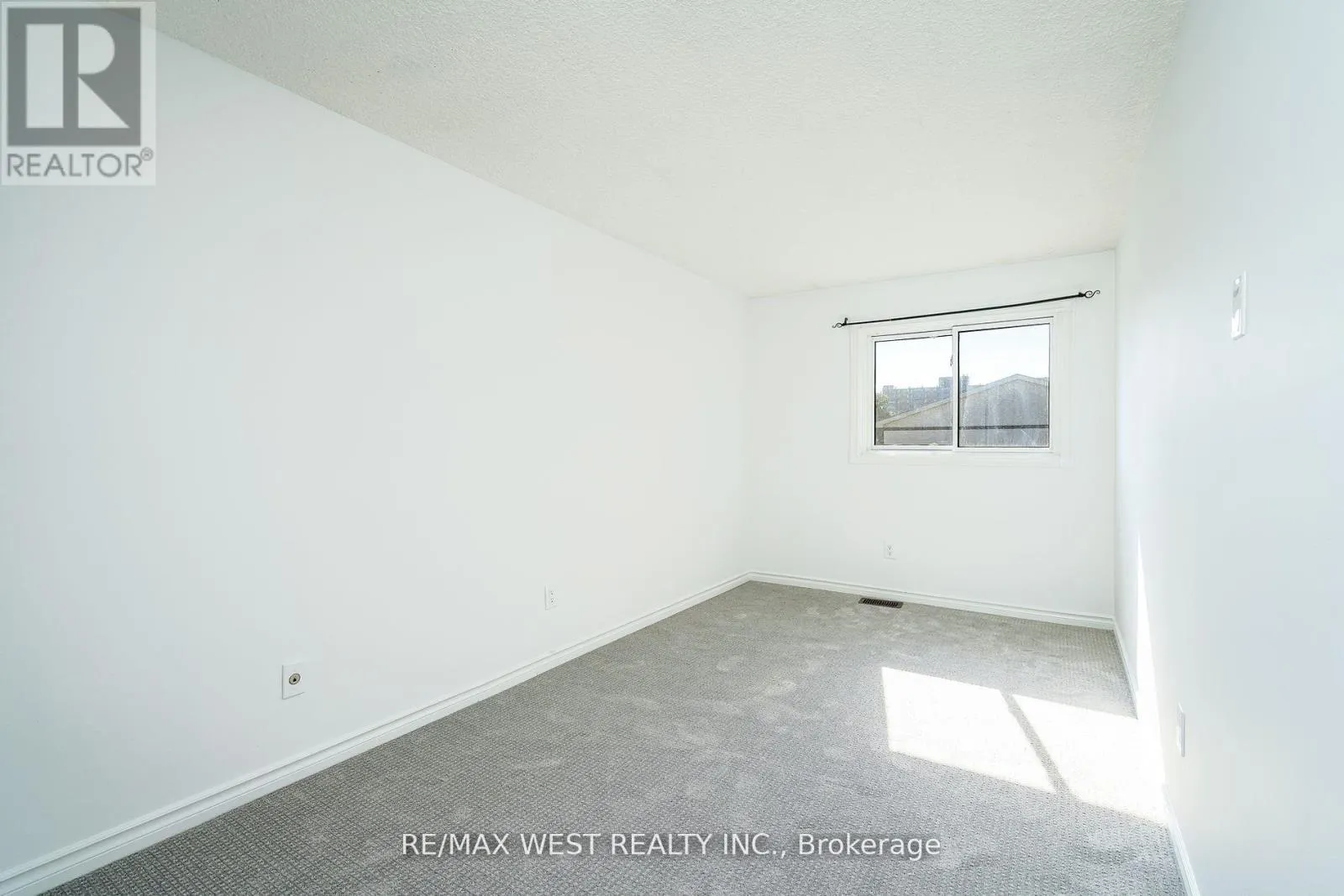 20 - 220 ORMOND DRIVE