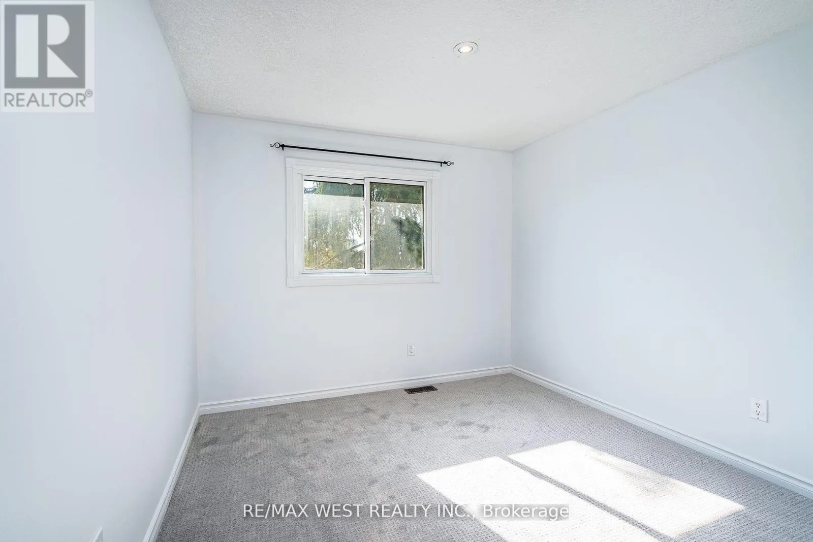 20 - 220 ORMOND DRIVE