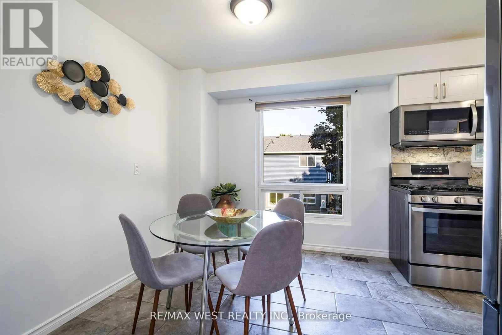 20 - 220 ORMOND DRIVE
