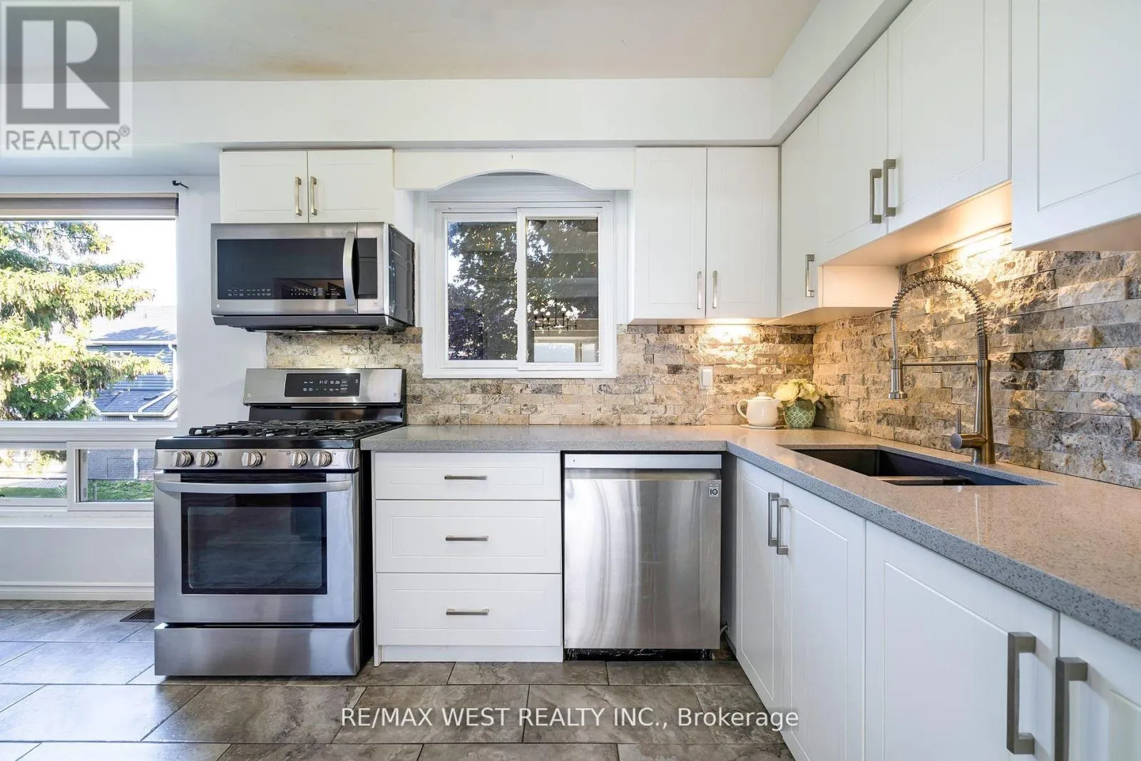 20 - 220 ORMOND DRIVE