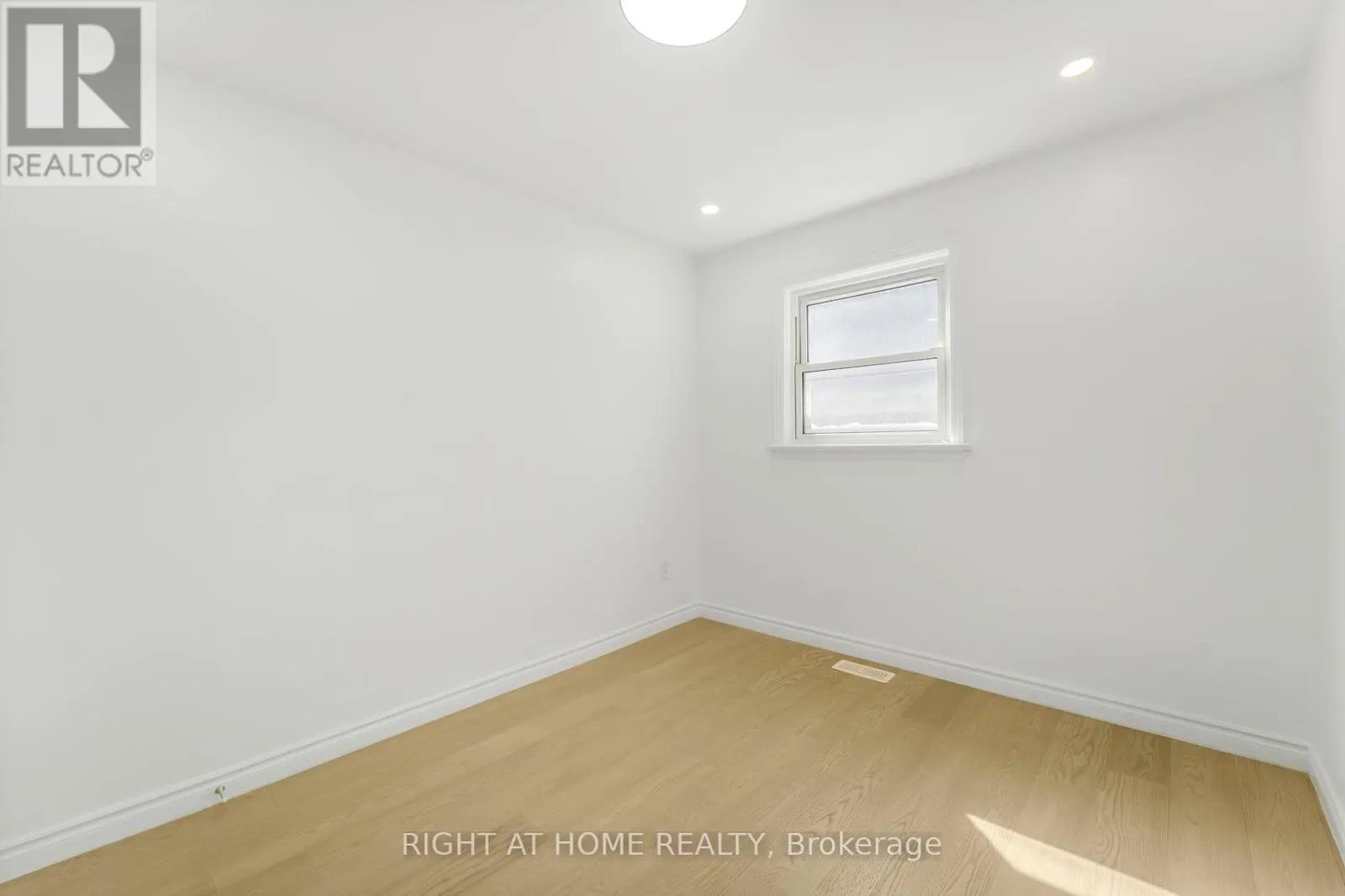 36 VANBRUGH AVENUE