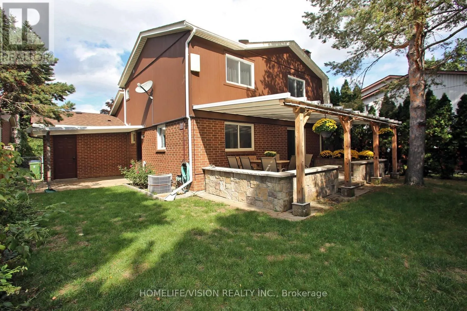 12 RELROY COURT E