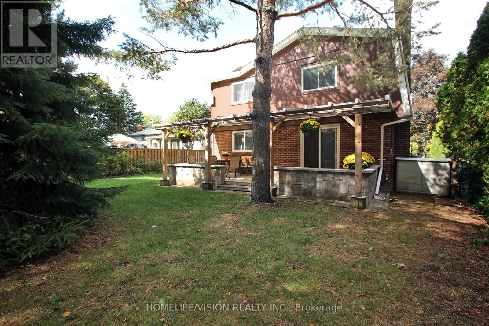12 RELROY COURT E