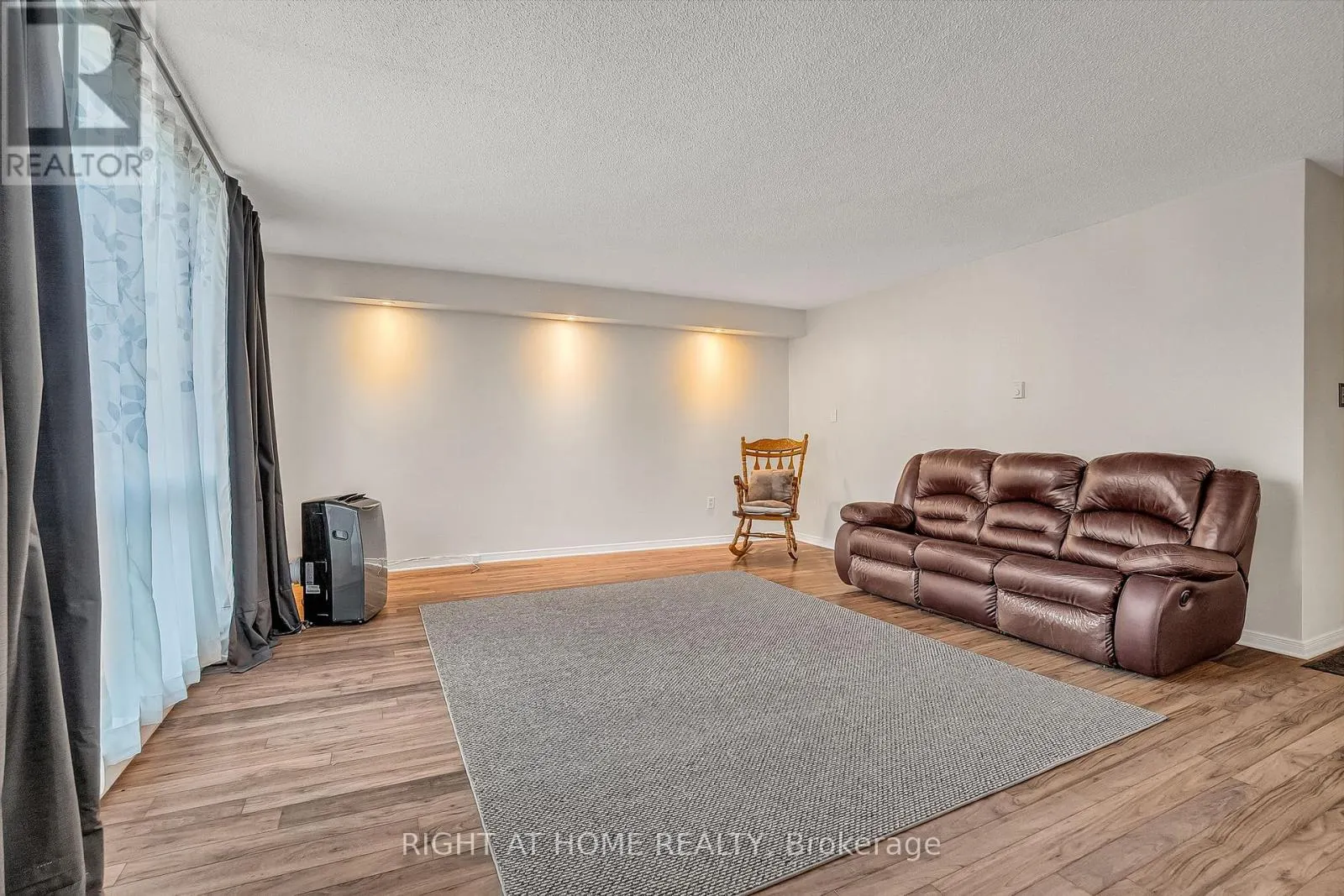 110 - 454 CENTRE STREET S, #110