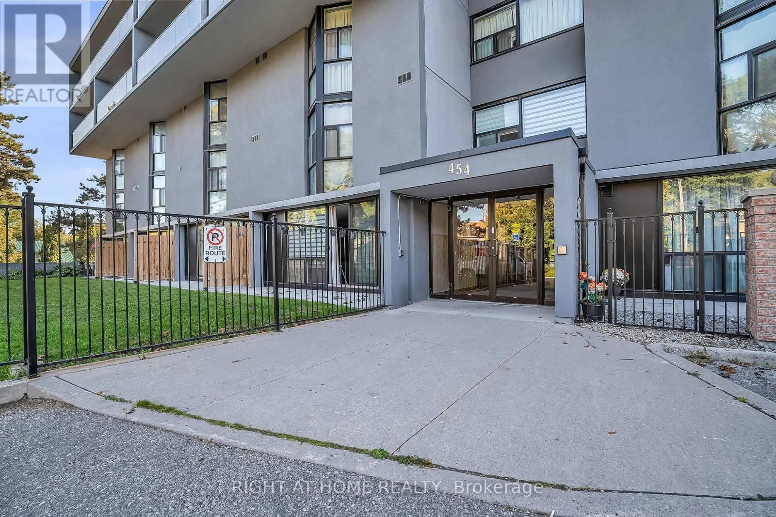 110 - 454 CENTRE STREET S, #110