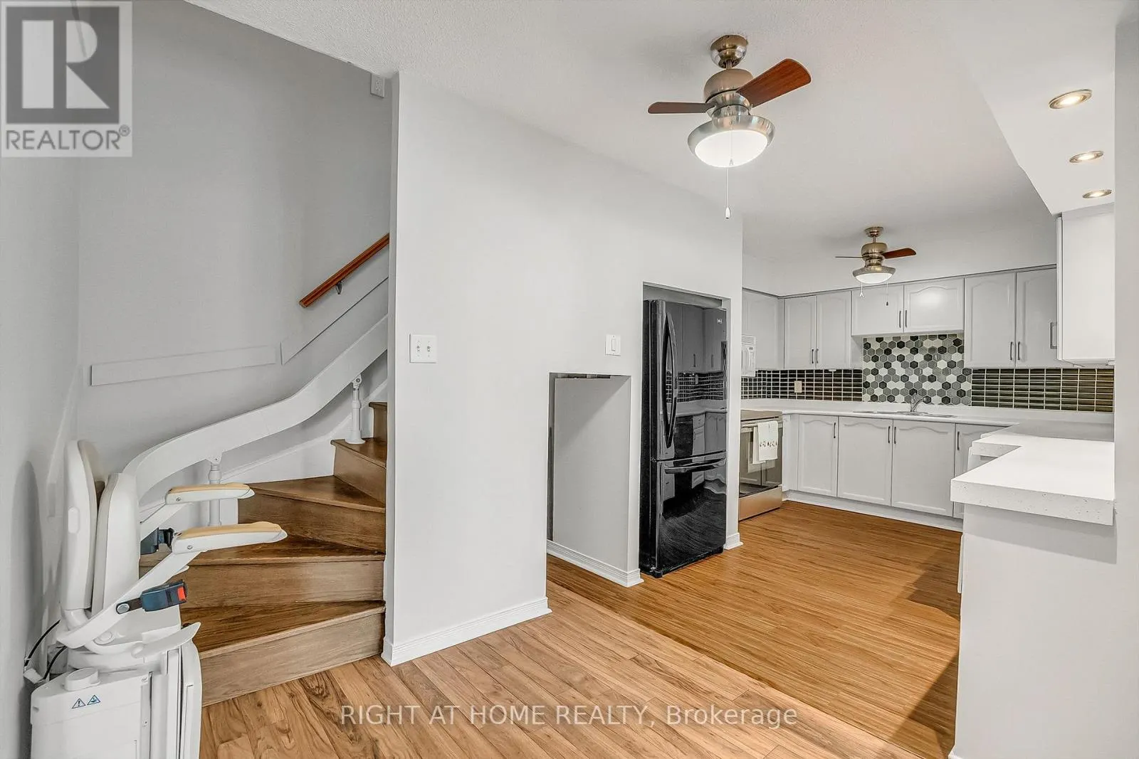 110 - 454 CENTRE STREET S, #110