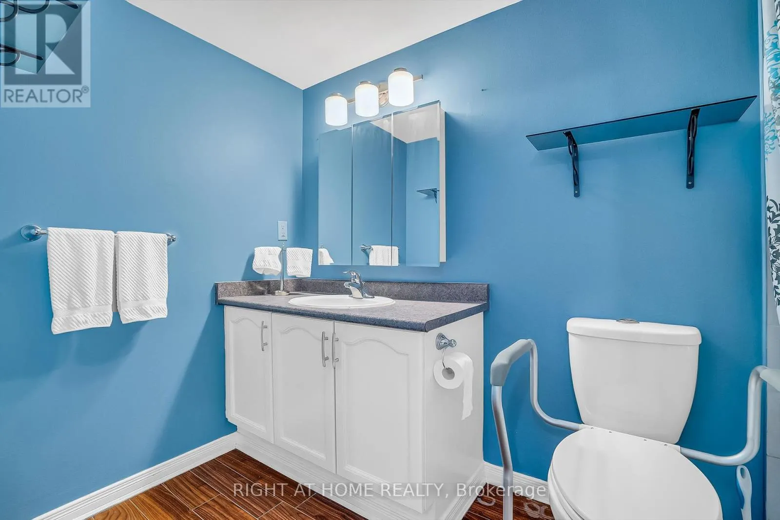 110 - 454 CENTRE STREET S, #110