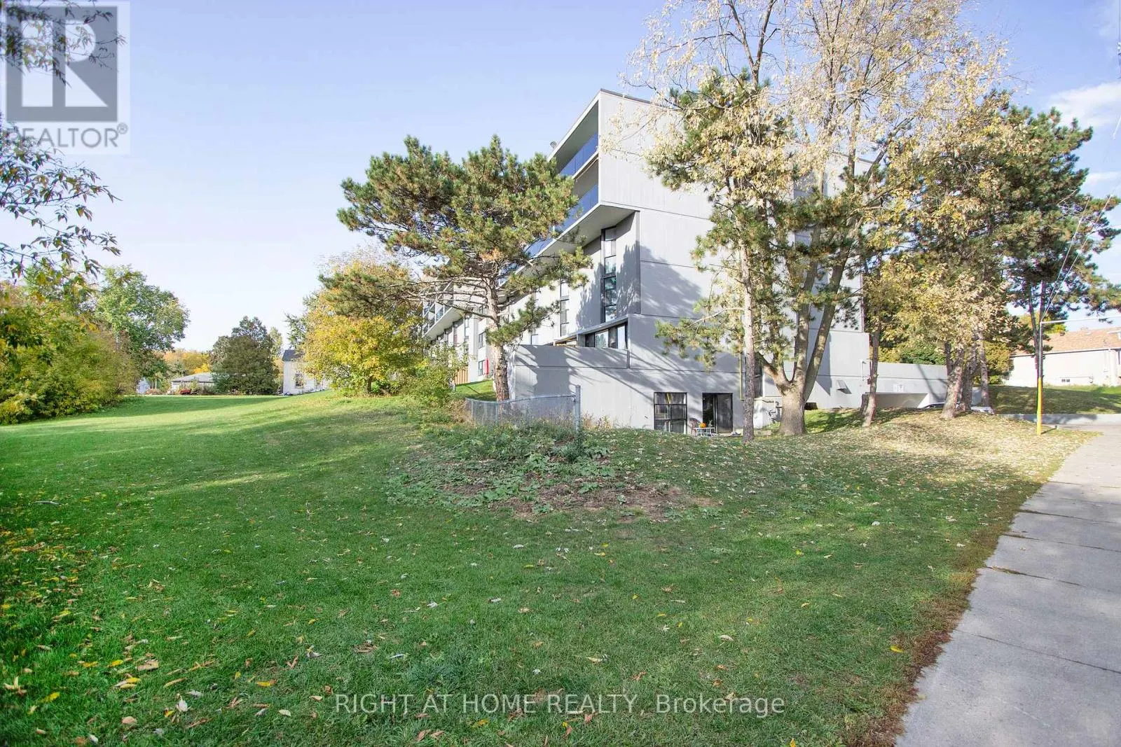 110 - 454 CENTRE STREET S, #110