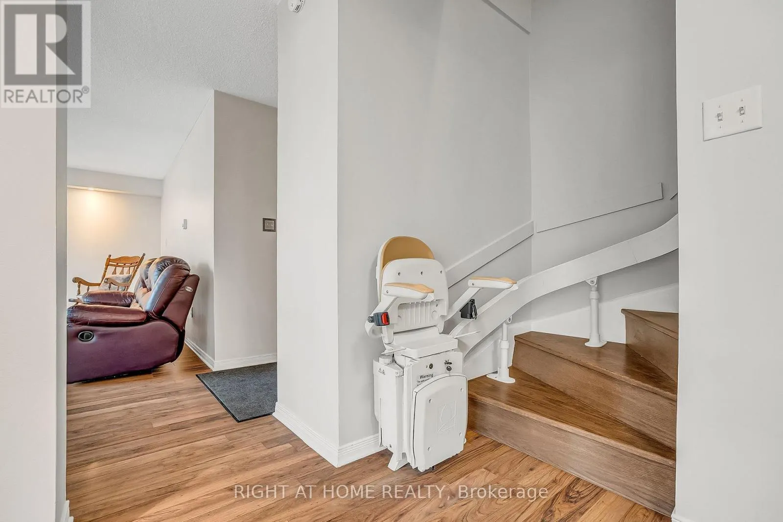 110 - 454 CENTRE STREET S, #110