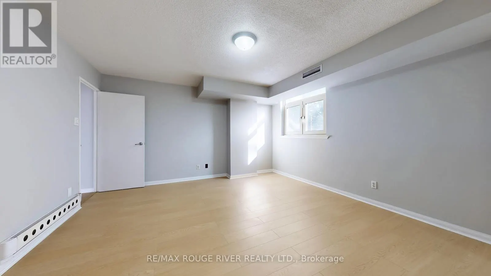 203 - 40 CHICHESTER PLACE