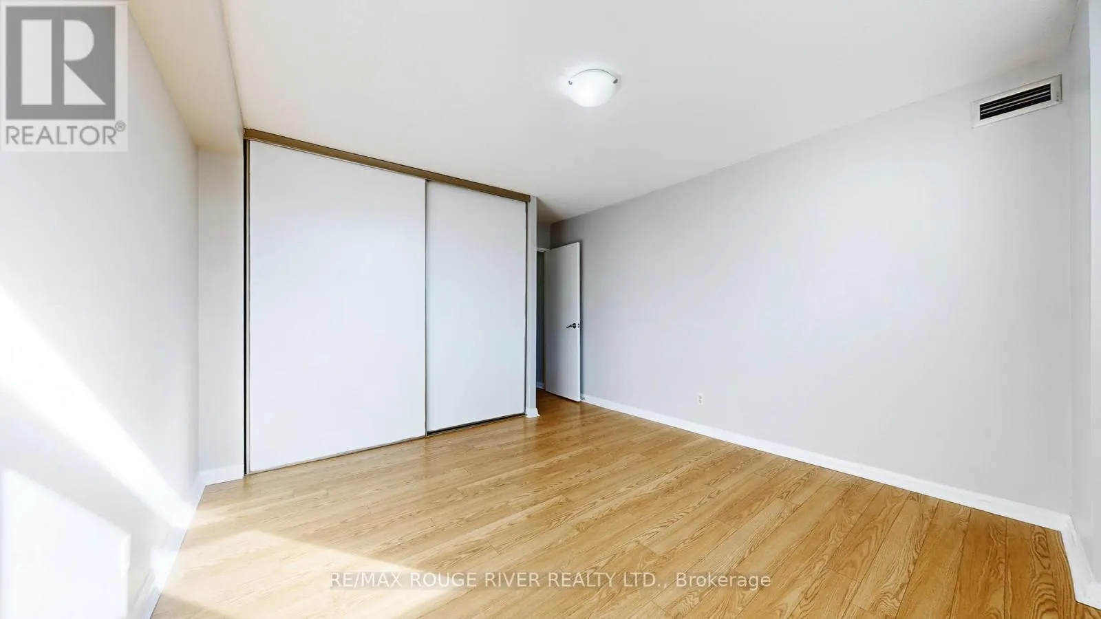 203 - 40 CHICHESTER PLACE