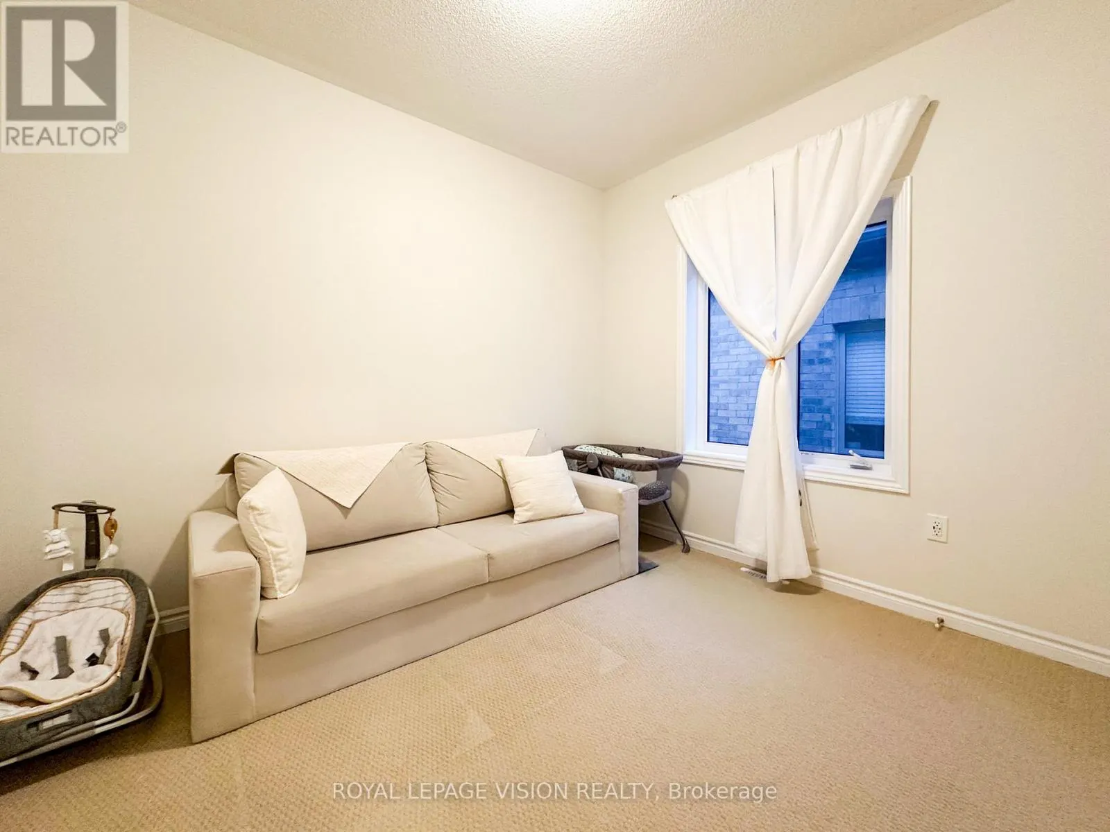 11 WATERFRONT CRESCENT