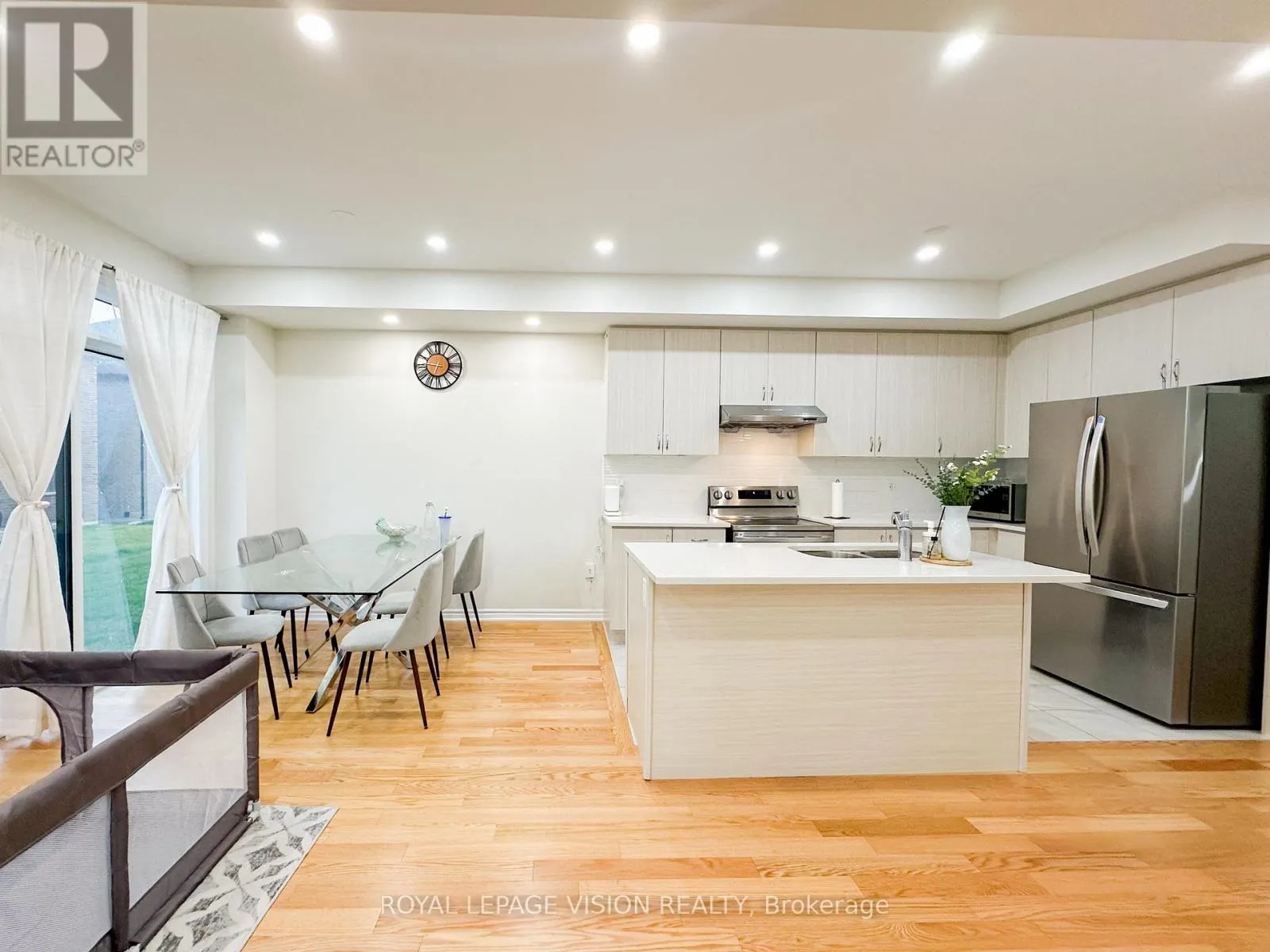 11 WATERFRONT CRESCENT