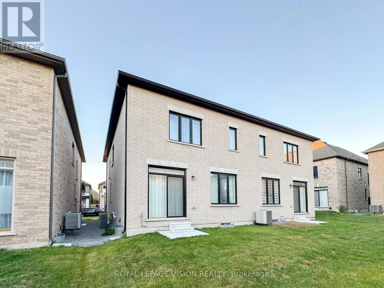 11 WATERFRONT CRESCENT