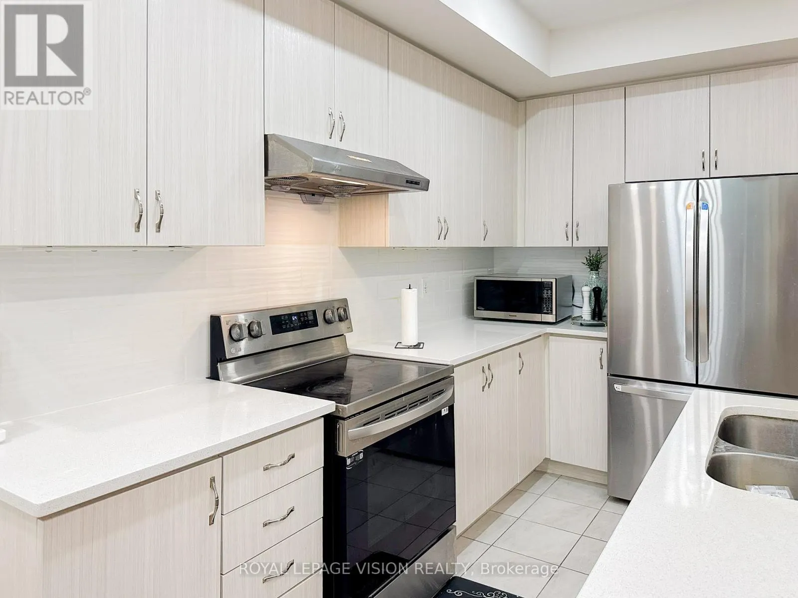 11 WATERFRONT CRESCENT