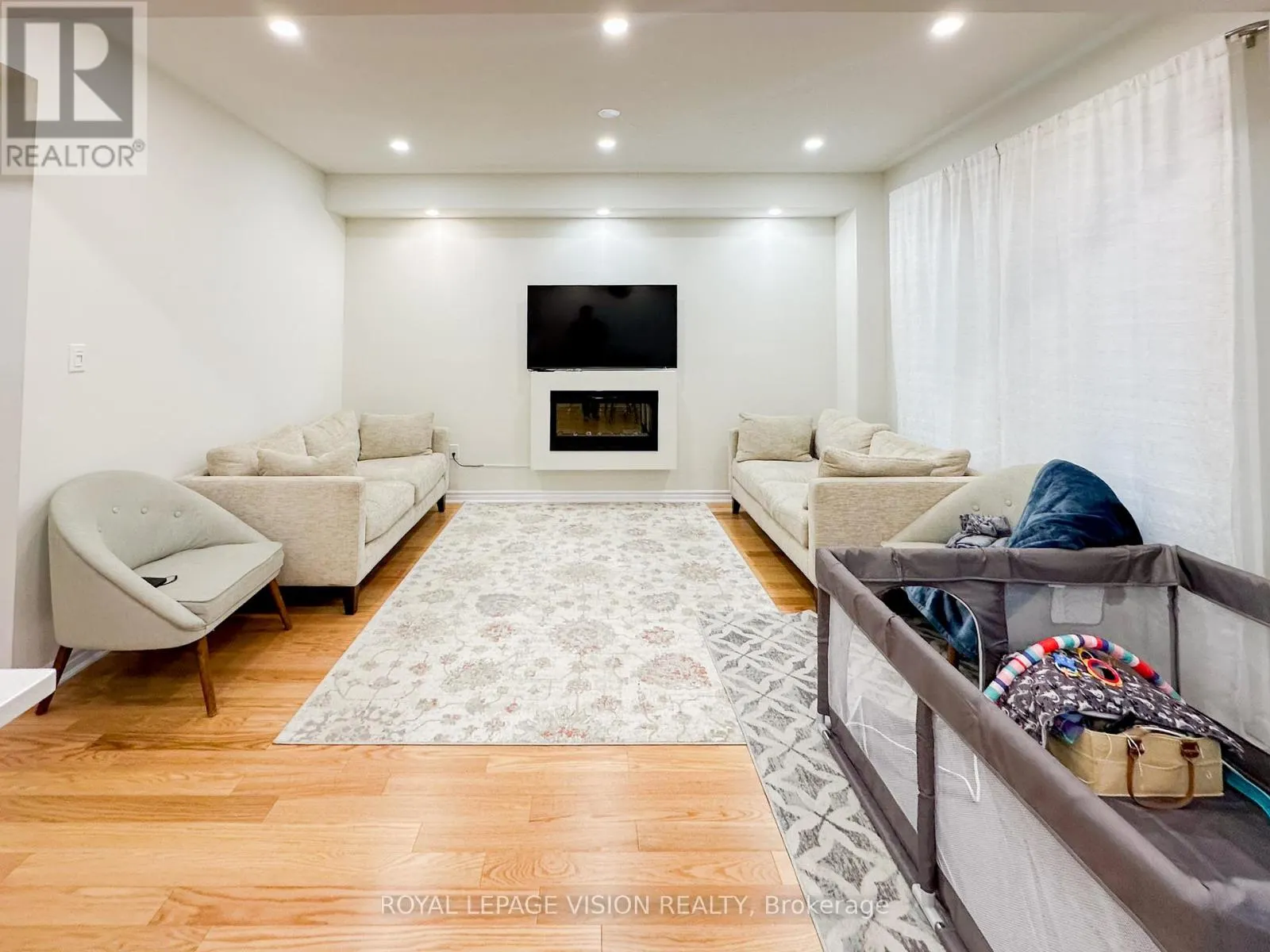 11 WATERFRONT CRESCENT