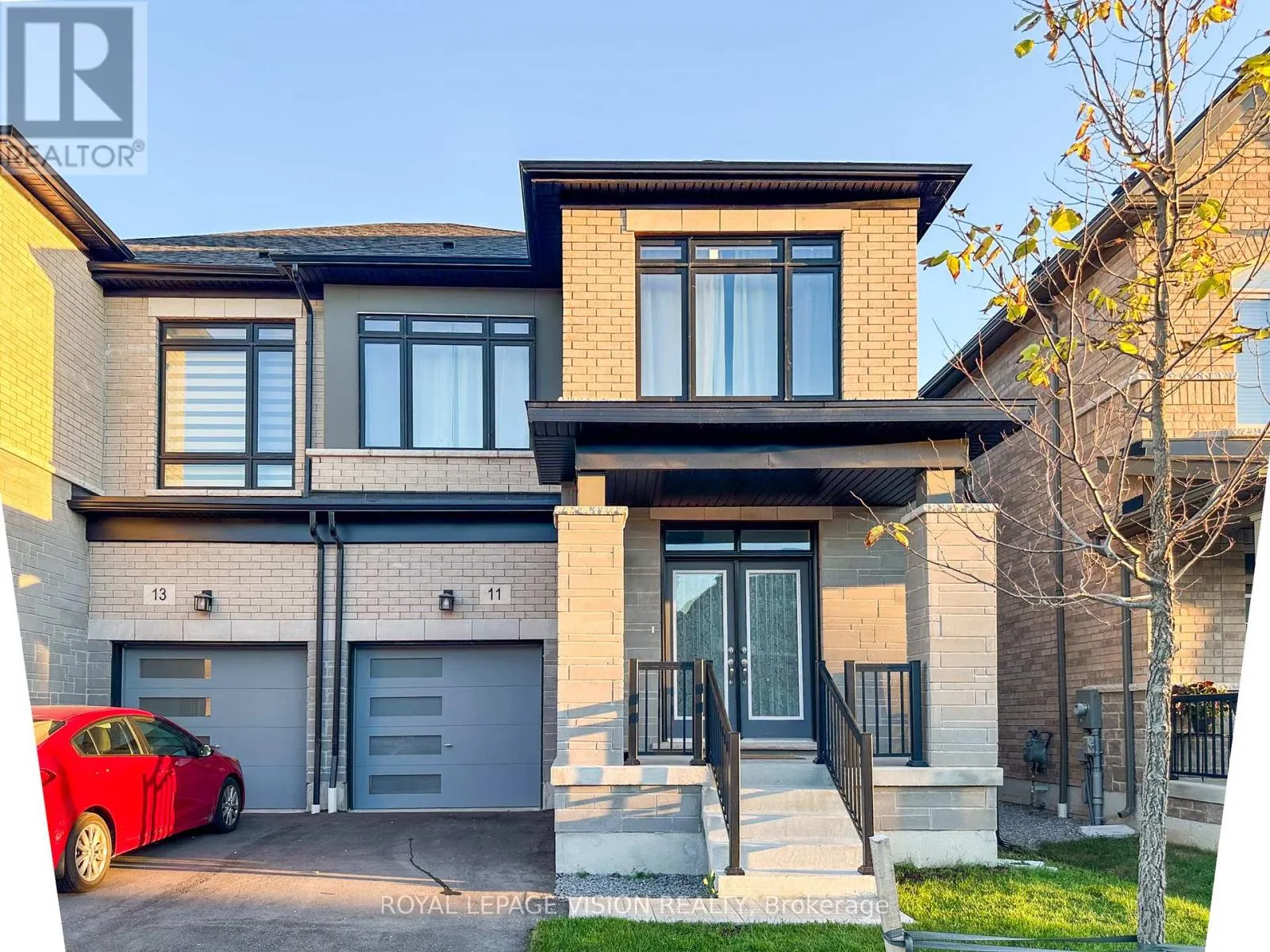 11 WATERFRONT CRESCENT