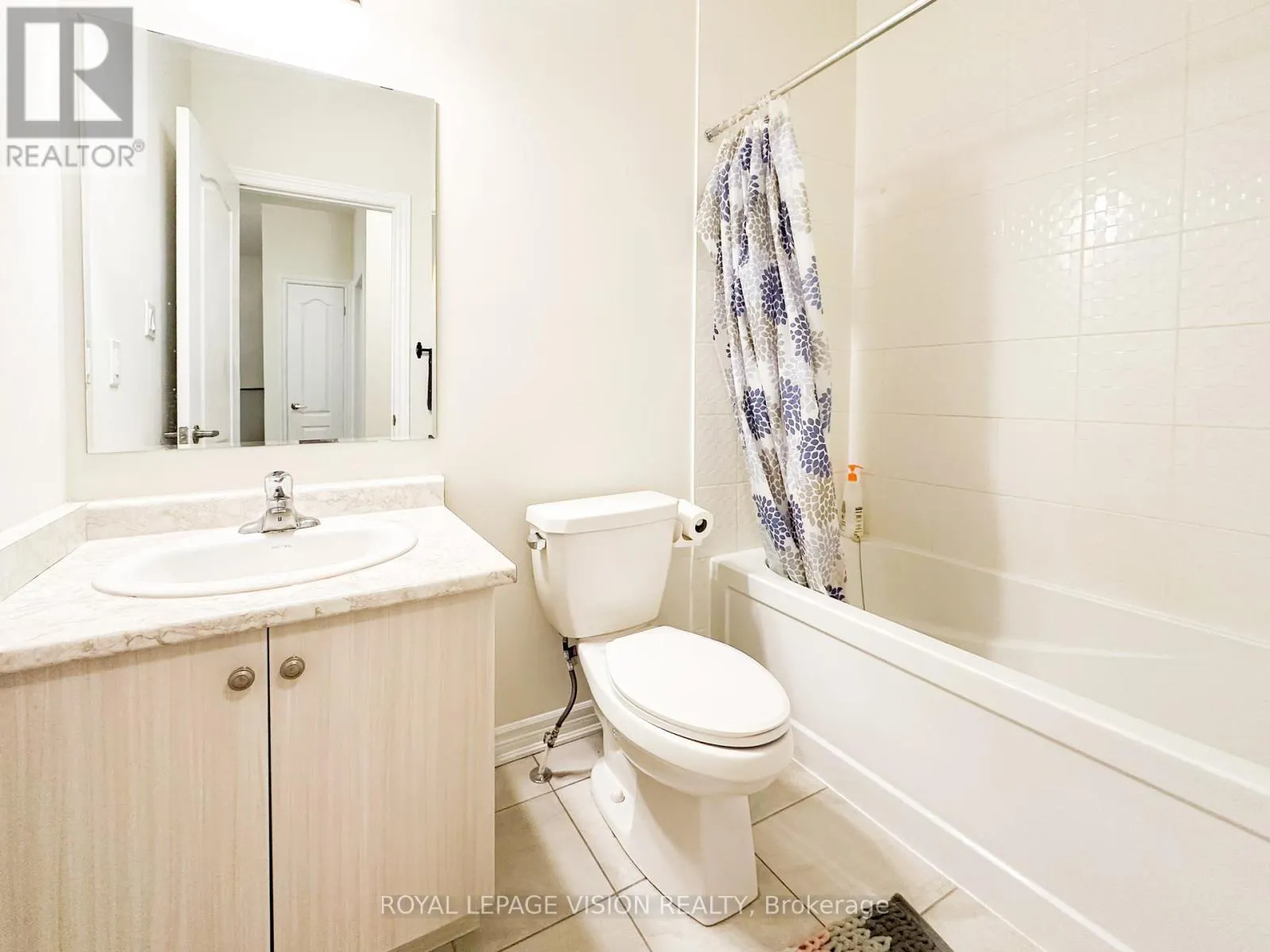 11 WATERFRONT CRESCENT