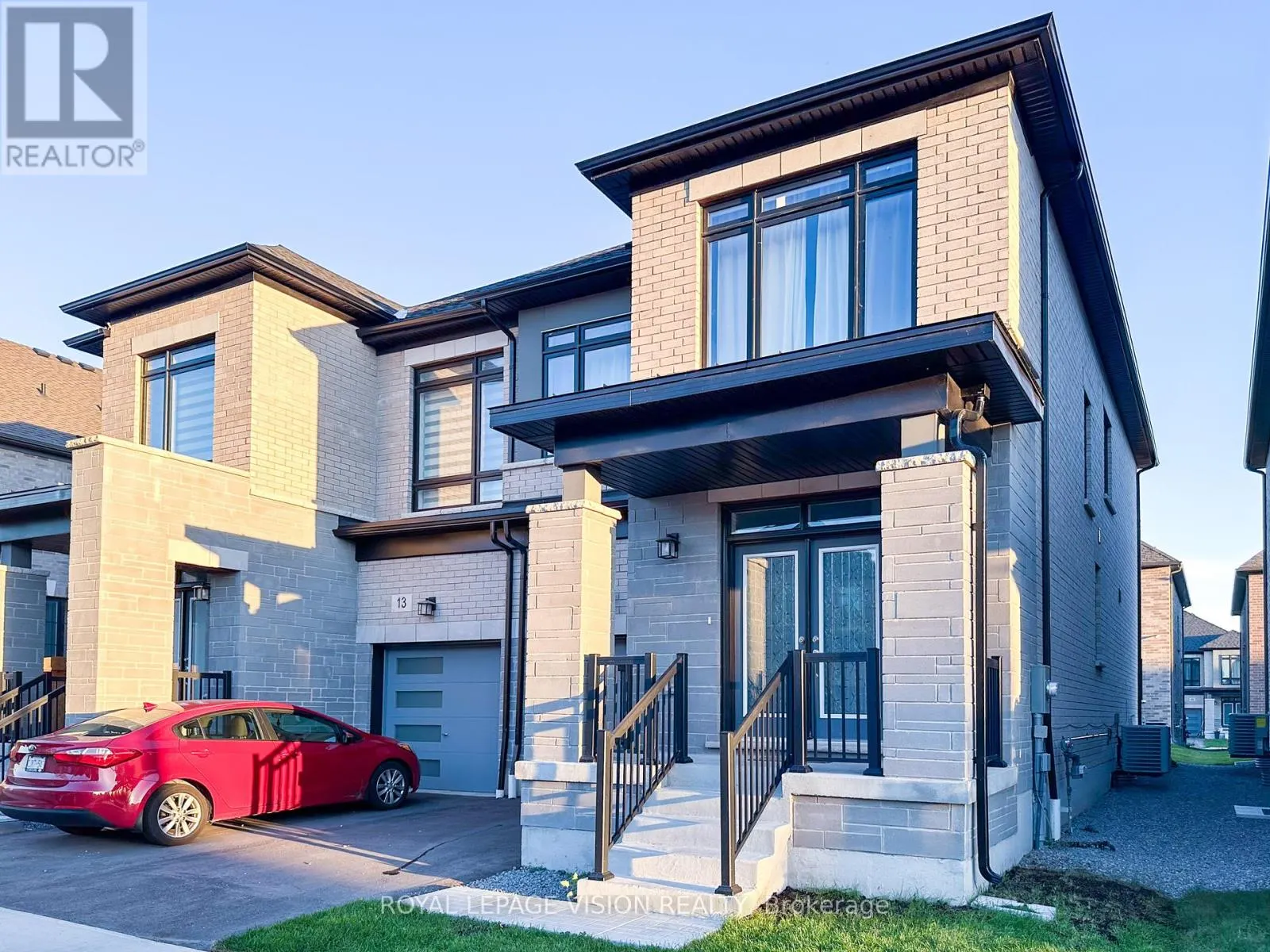 11 WATERFRONT CRESCENT