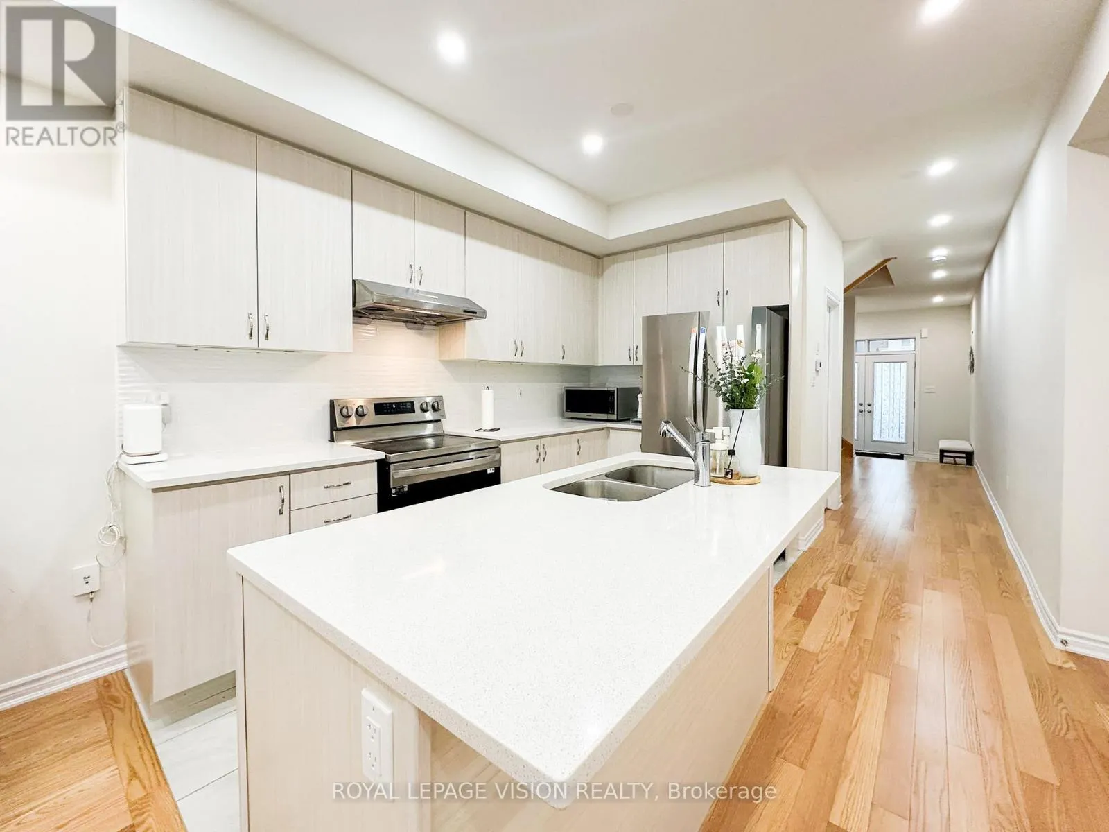 11 WATERFRONT CRESCENT