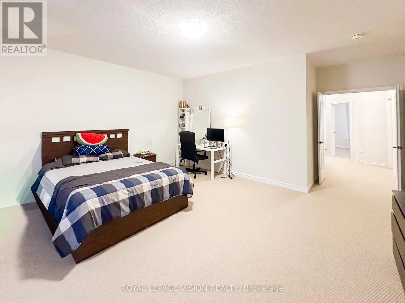 11 WATERFRONT CRESCENT