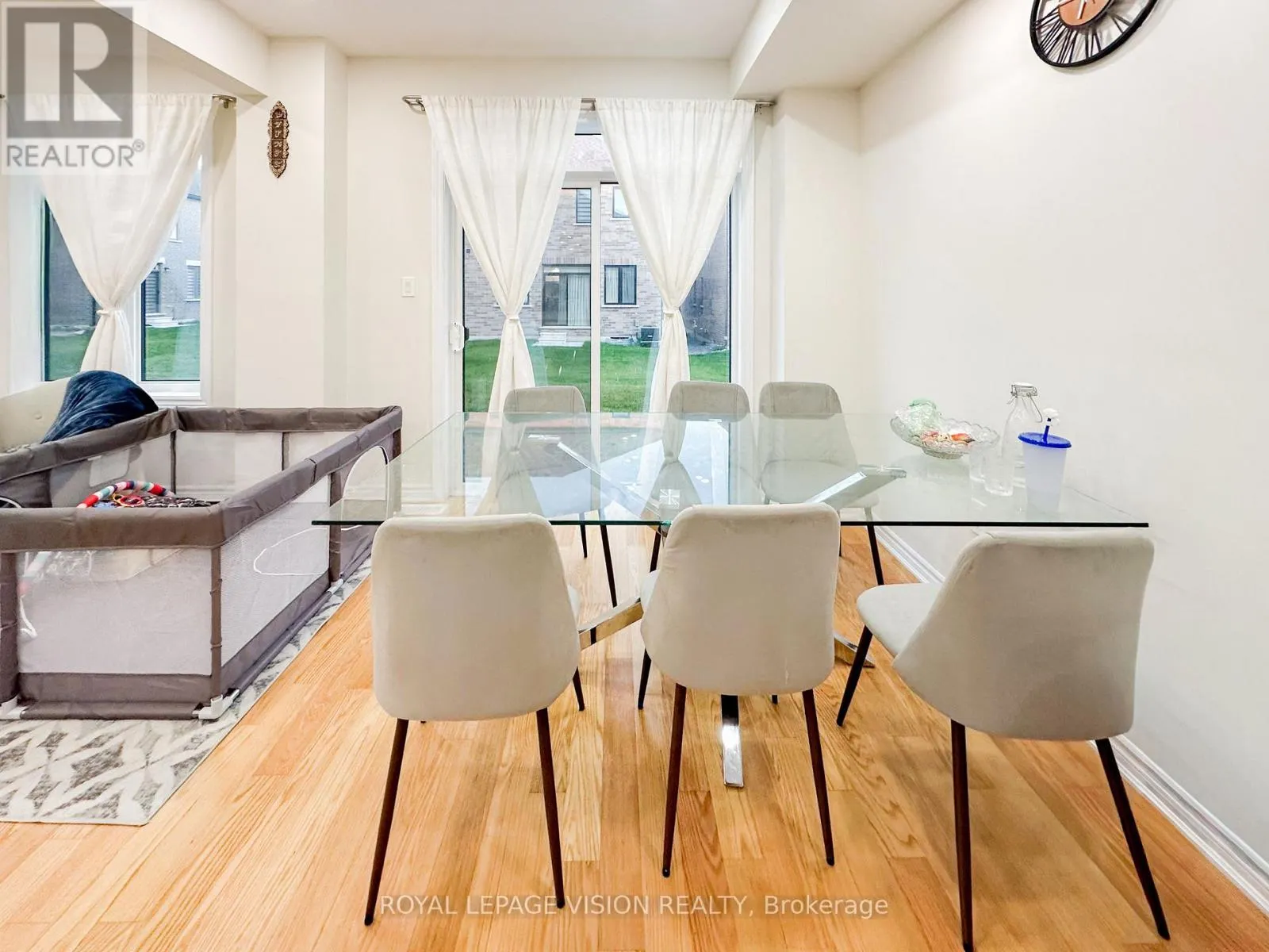 11 WATERFRONT CRESCENT