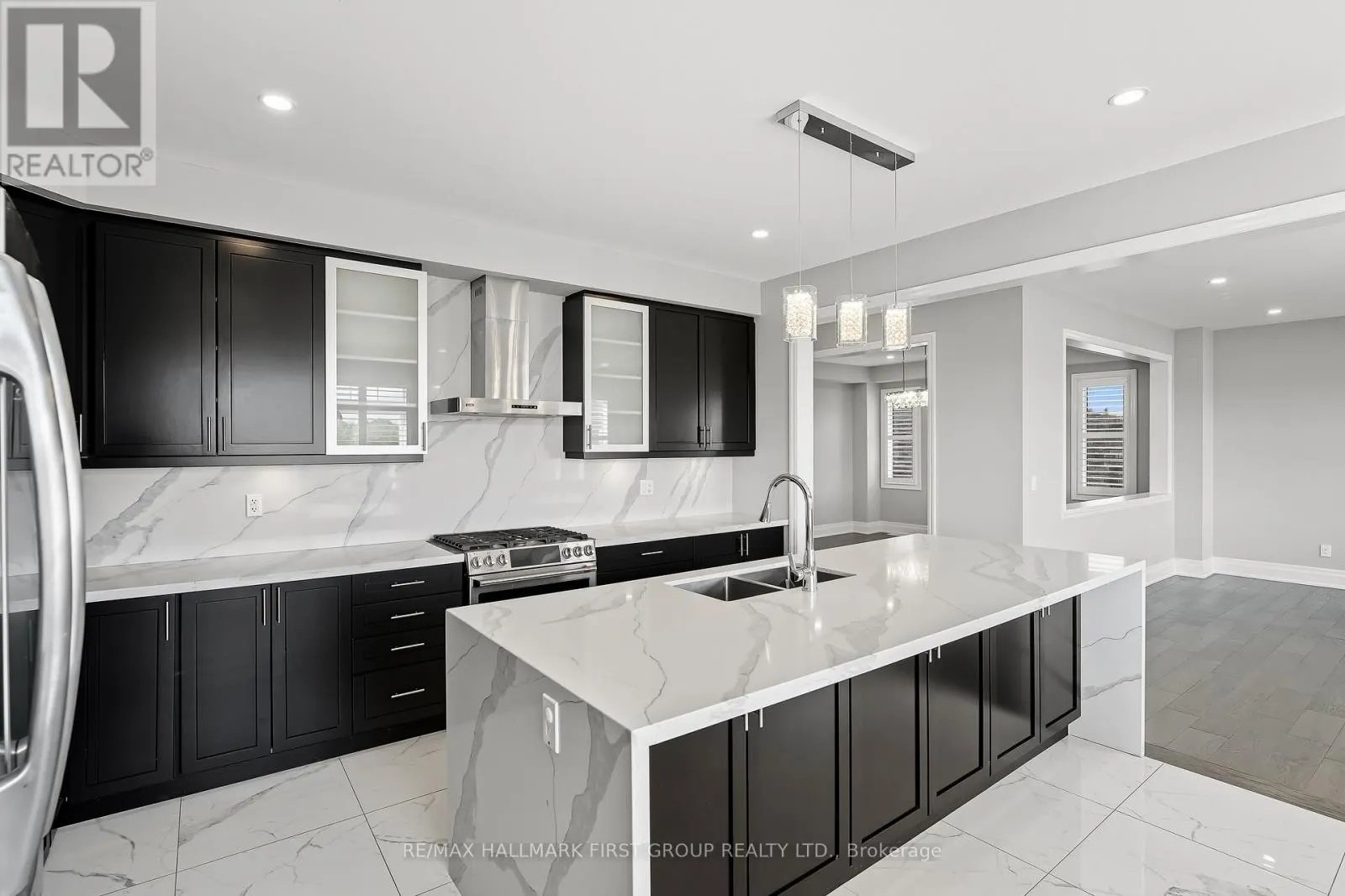 MAIN & UPPER - 19 PURDY PLACE