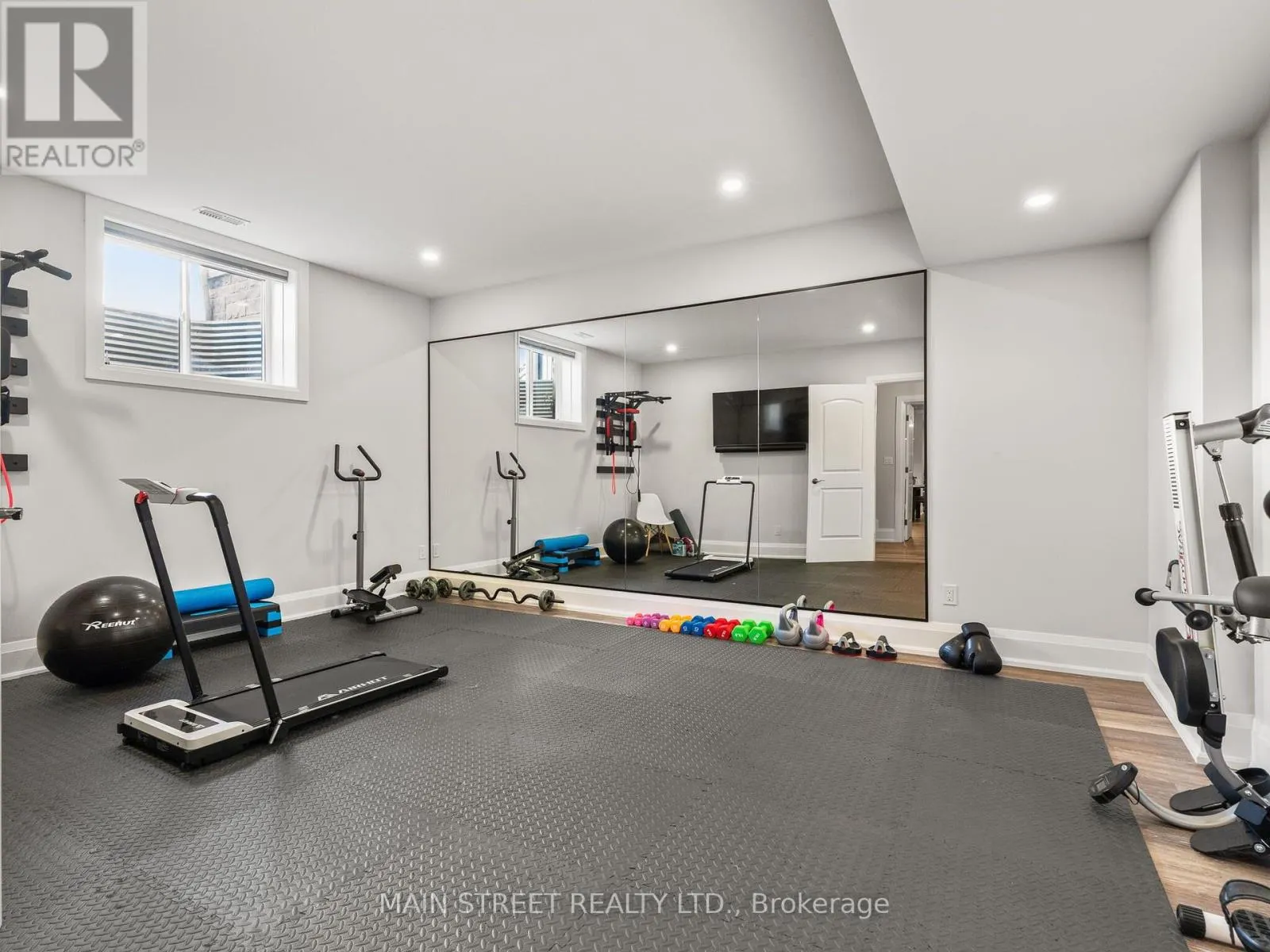 21 DEXSHIRE DRIVE