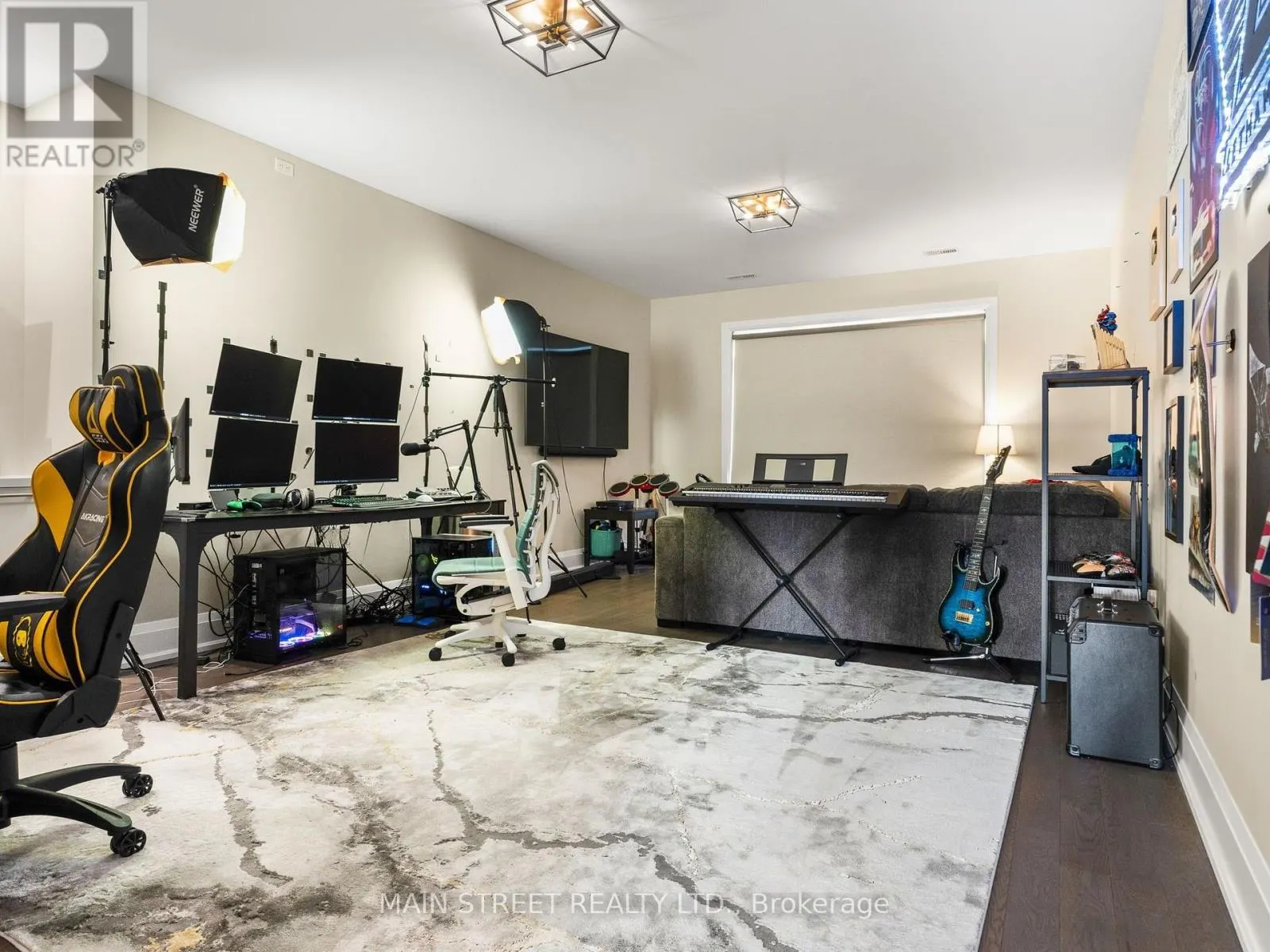 21 DEXSHIRE DRIVE