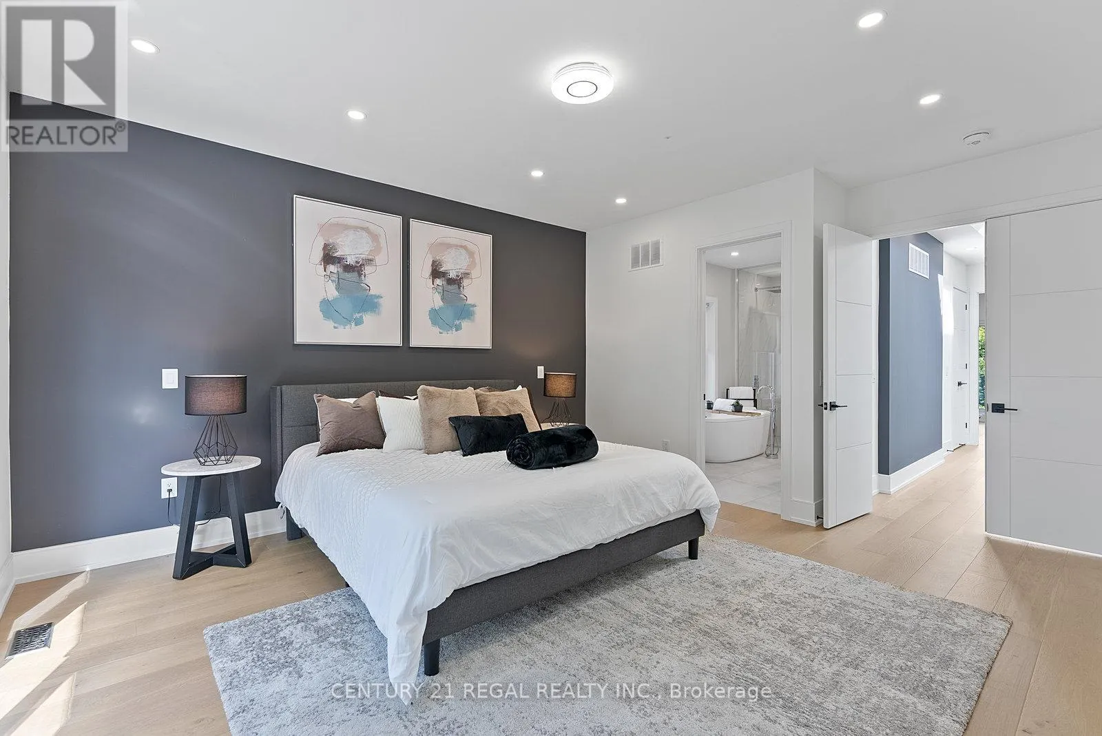 84 BEXHILL AVENUE