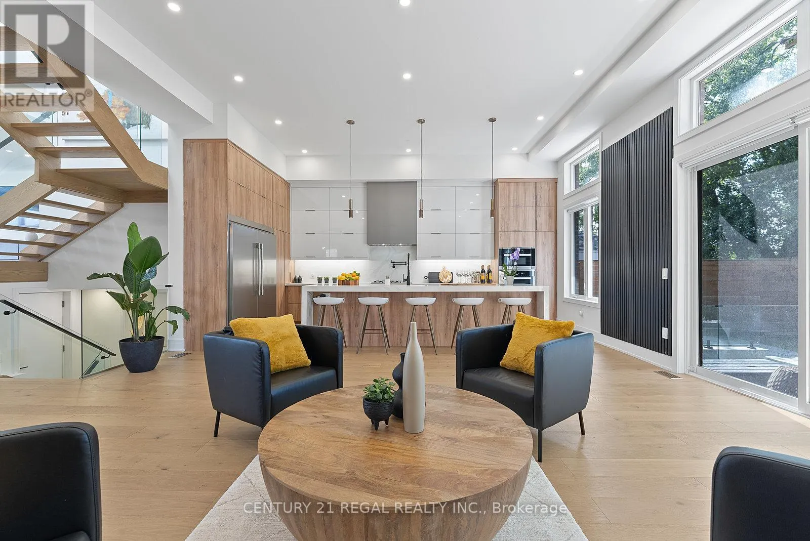 84 BEXHILL AVENUE