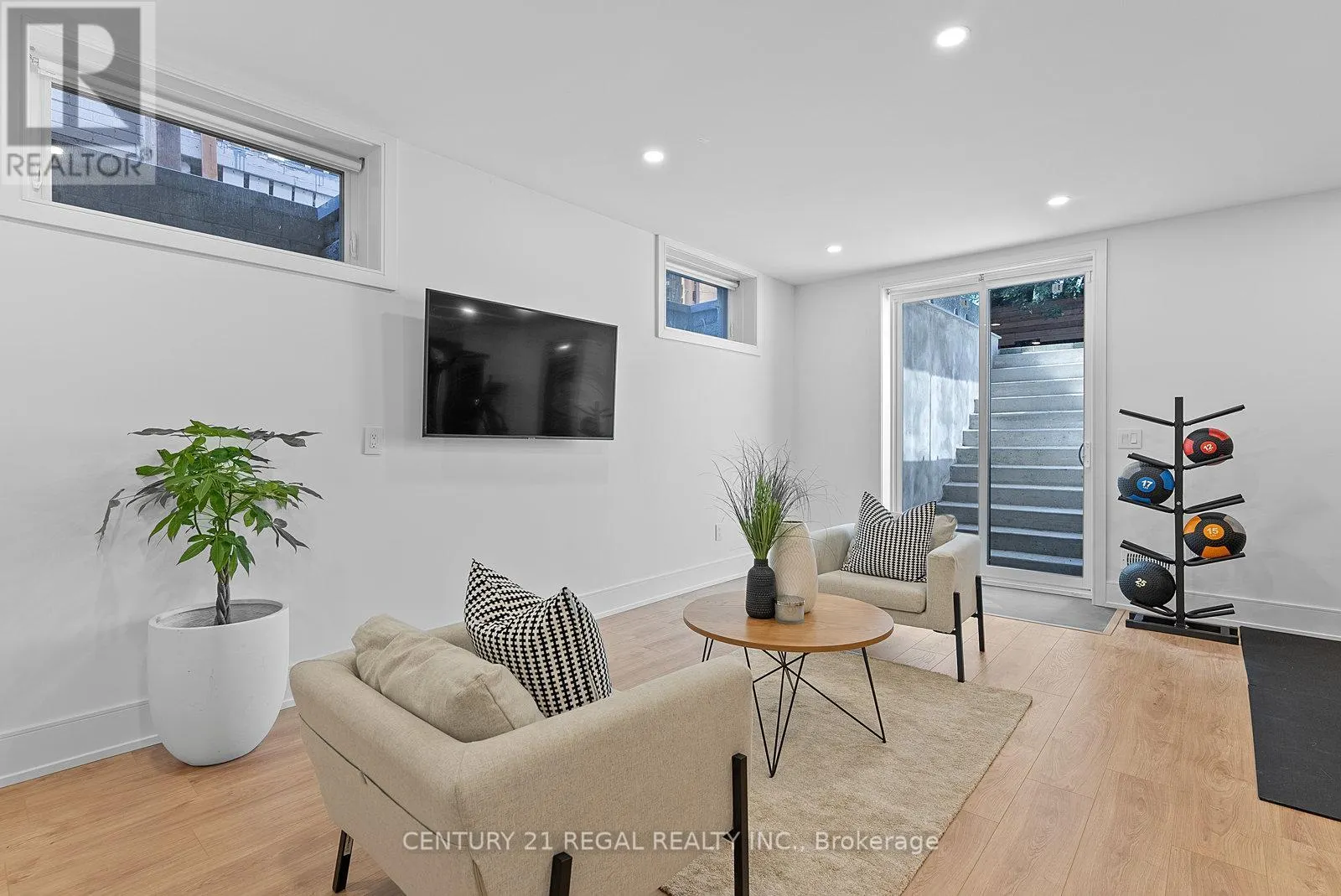 84 BEXHILL AVENUE